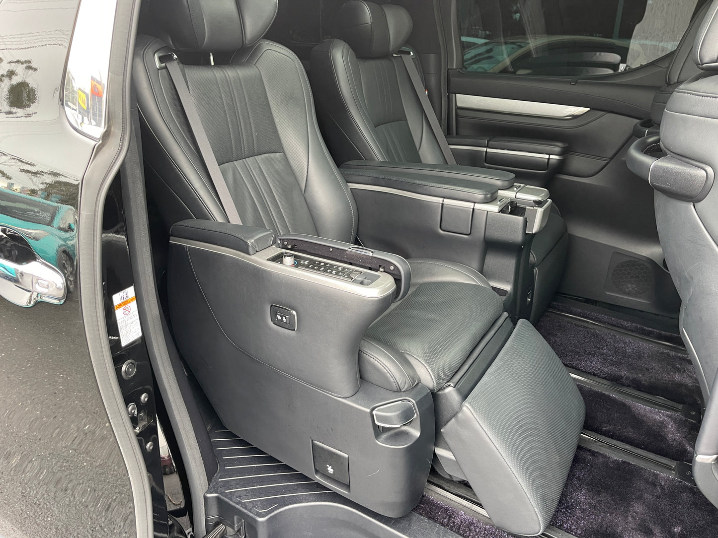 2019 Toyota Alphard 2.5L e-Four Hybrid Executive Lounge S Edition 7 seats, VIN 6ZZK0AYH300098098 (#8098)