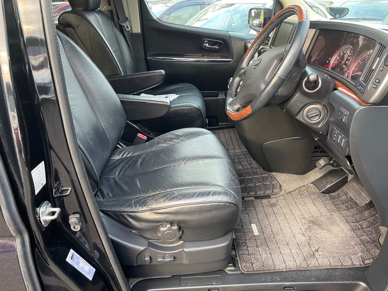 2008 Nissan Elgrand V6 2.5L Highway Star Premium Black Leather, VIN 6U90000ME51165419 (#5419)
