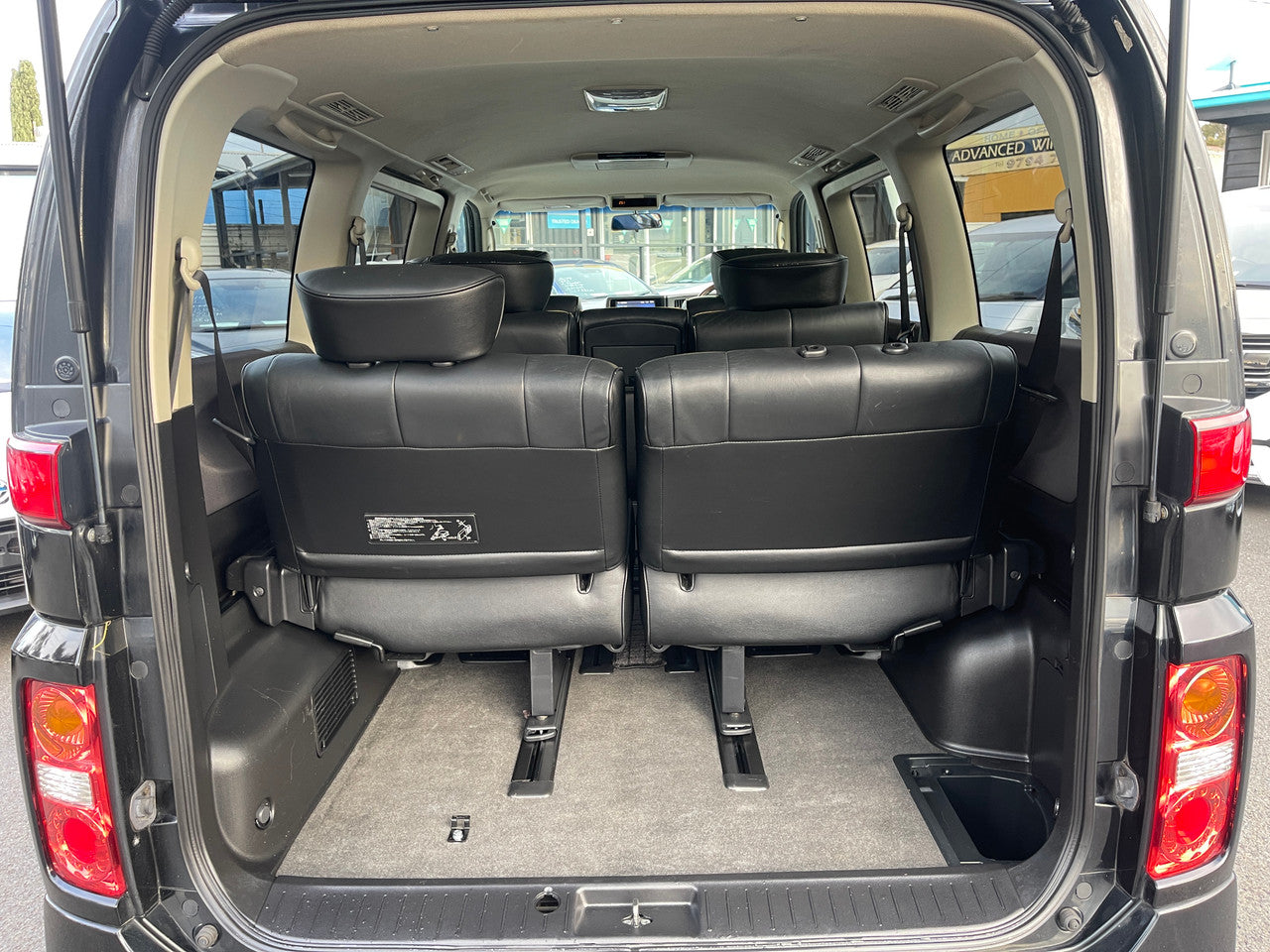 2008 Nissan Elgrand V6 2.5L Highway Star Premium Black Leather, VIN 6U90000ME51165419 (#5419)