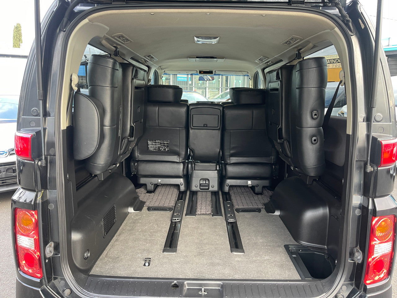 2008 Nissan Elgrand V6 2.5L Highway Star Premium Black Leather, VIN 6U90000ME51165419 (#5419)