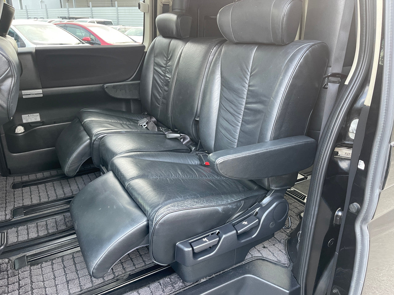 2008 Nissan Elgrand V6 2.5L Highway Star Premium Black Leather, VIN 6U90000ME51165419 (#5419)