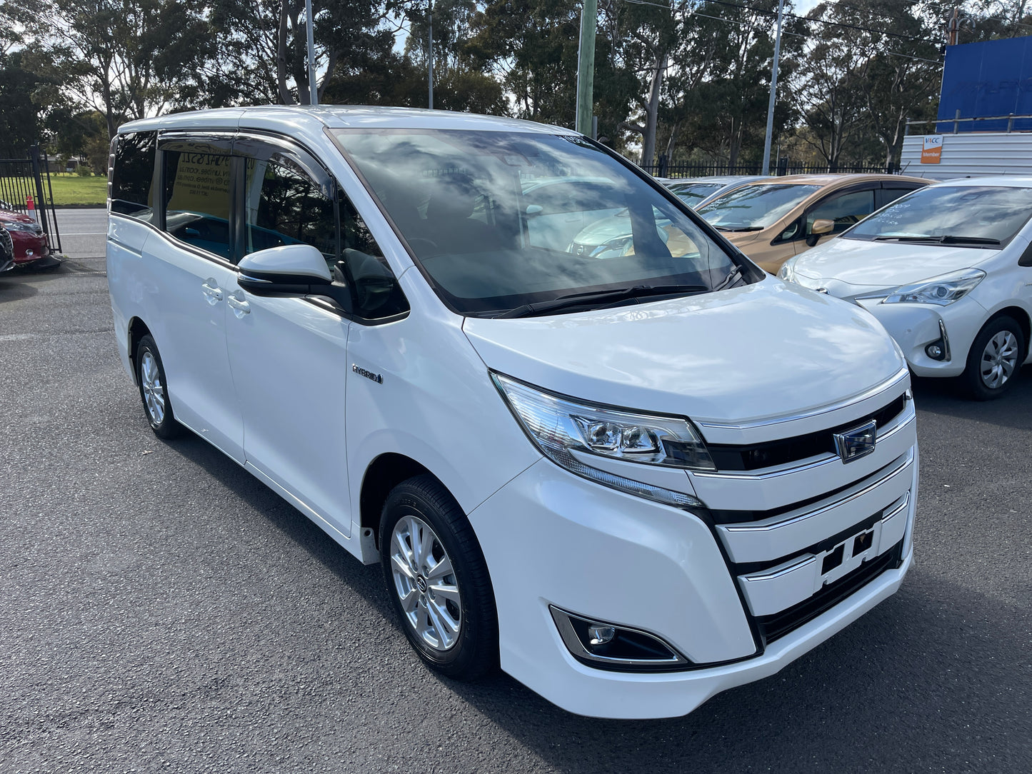 2018 Toyota Noah 1.8L  Hybrid G Edition 7 seater, VIN 6ZZJ0ZWR800361953 (#1953)