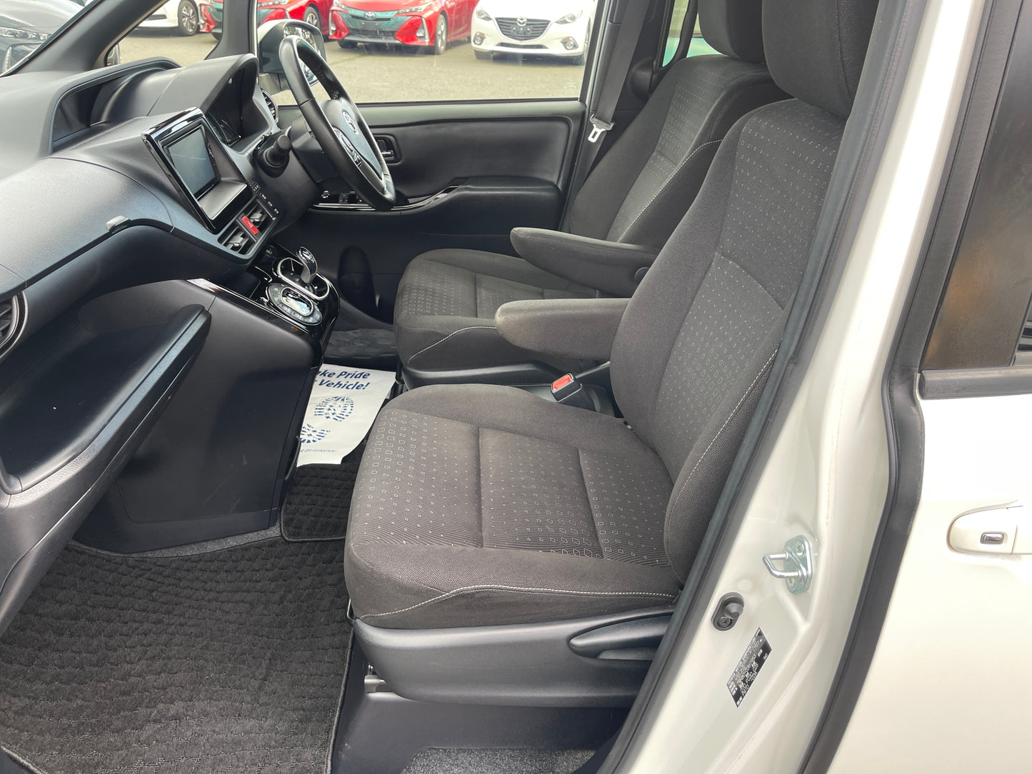 2018 Toyota Noah 1.8L  Hybrid G Edition 7 seater, VIN 6ZZJ0ZWR800361953 (#1953)