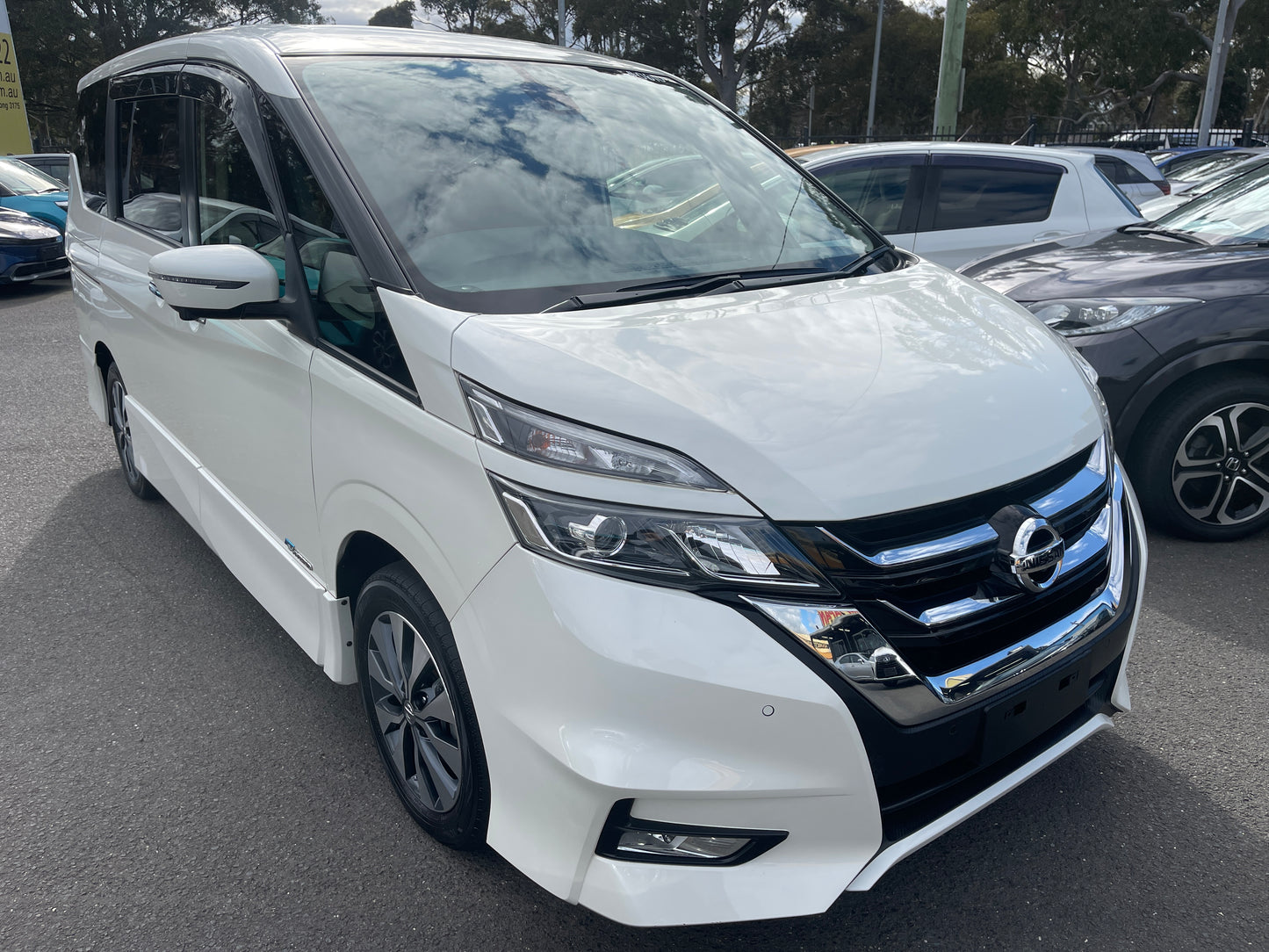 2016 Nissan Serena 2.0L S-Hybrid Highway Star G Edition 8 seats, VIN 6ZZG00GFC27010610 (#0610)