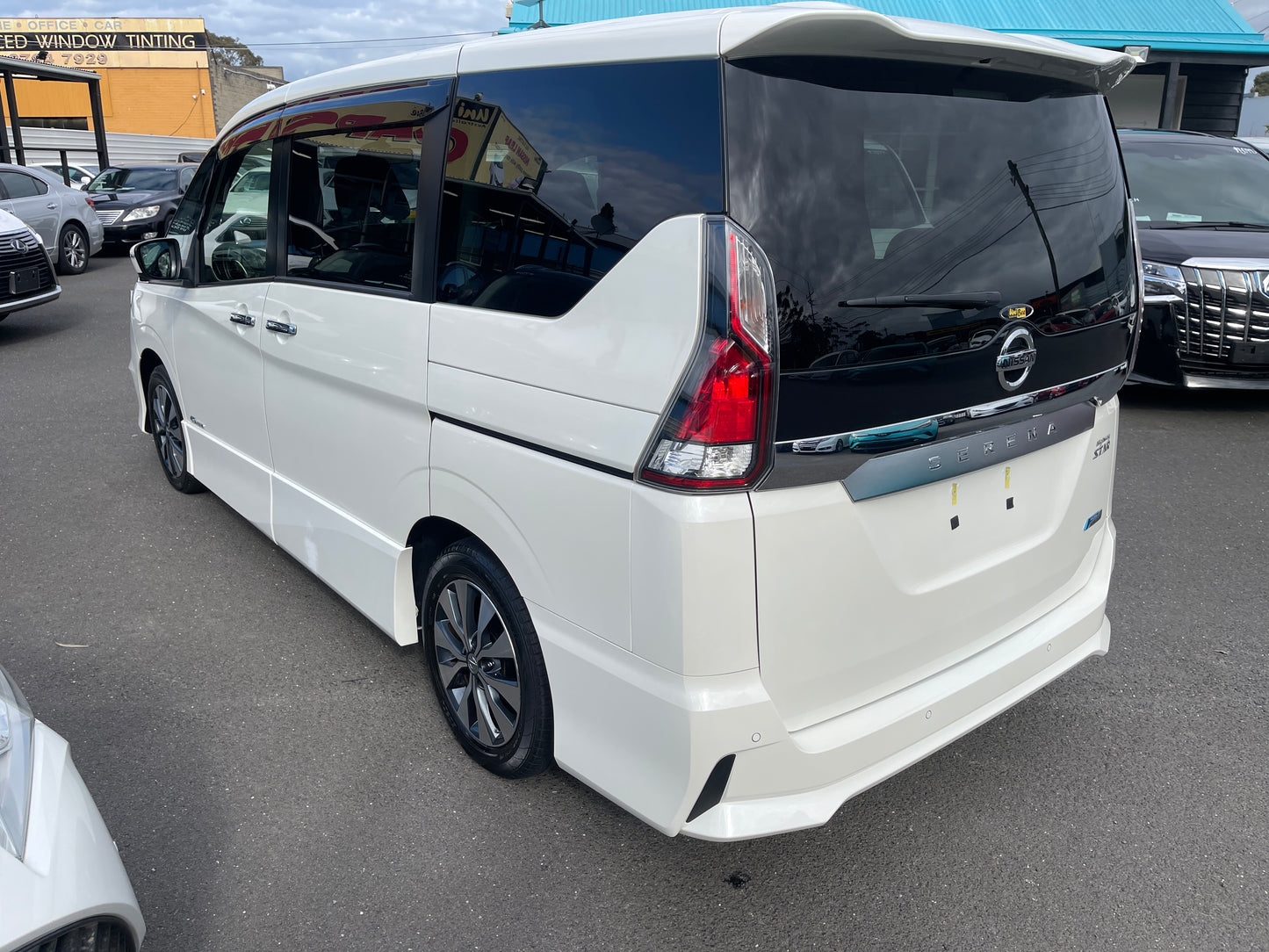2016 Nissan Serena 2.0L S-Hybrid Highway Star G Edition 8 seats, VIN 6ZZG00GFC27010610 (#0610)
