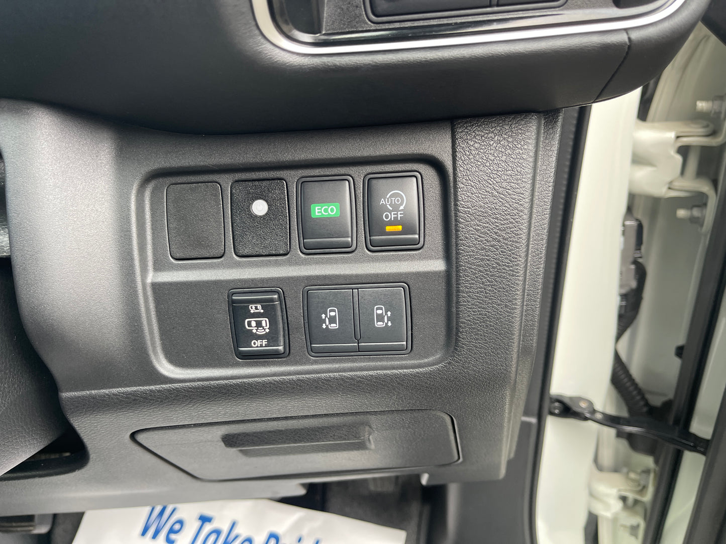 2016 Nissan Serena 2.0L S-Hybrid Highway Star G Edition 8 seats, VIN 6ZZG00GFC27010610 (#0610)
