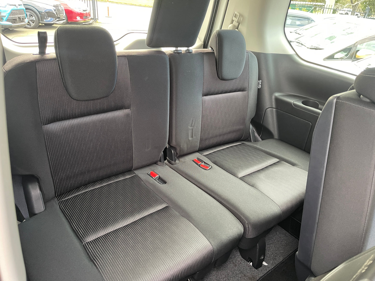 2016 Nissan Serena 2.0L S-Hybrid Highway Star G Edition 8 seats, VIN 6ZZG00GFC27010610 (#0610)