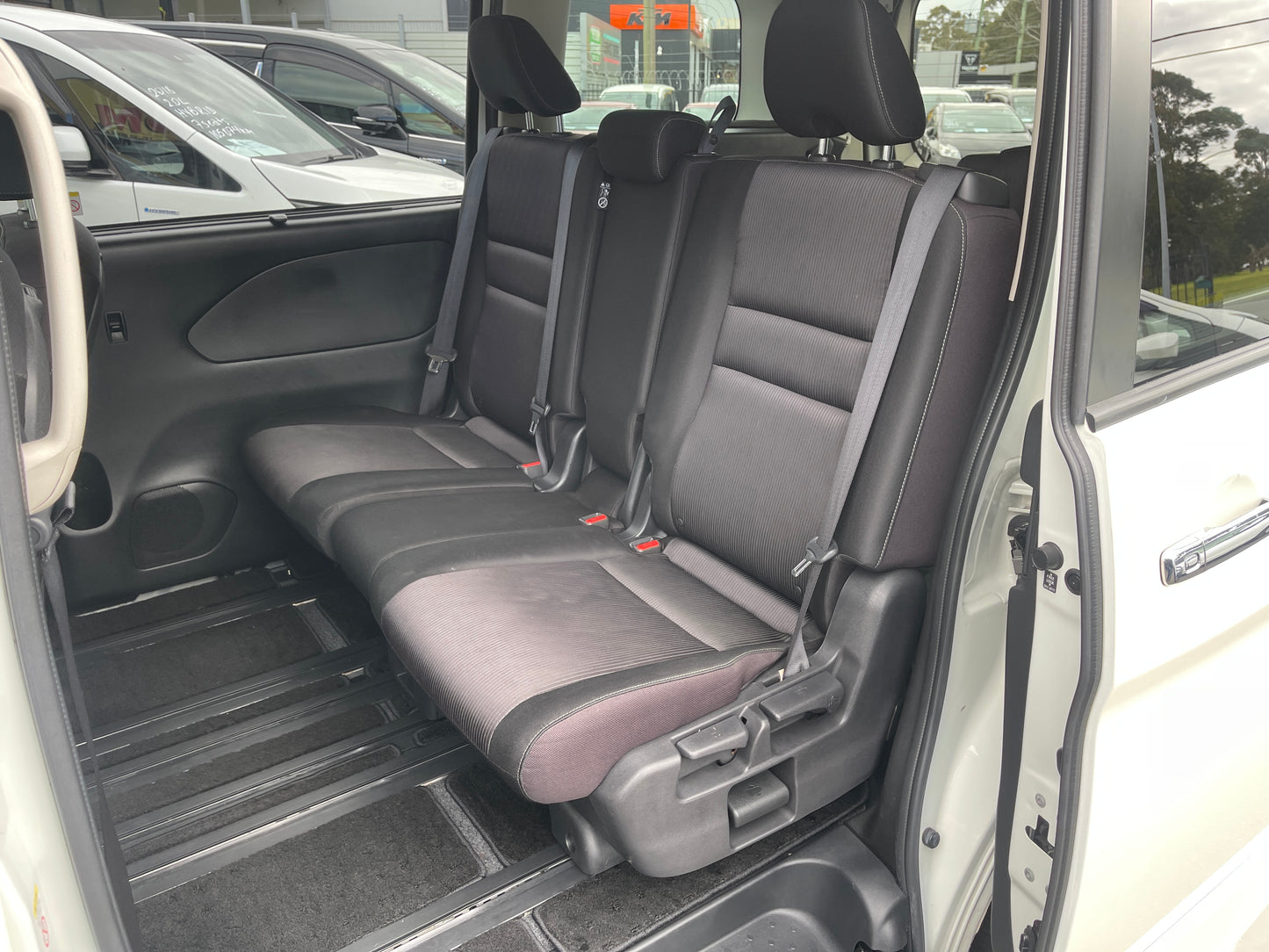 2016 Nissan Serena 2.0L S-Hybrid Highway Star G Edition 8 seats, VIN 6ZZG00GFC27010610 (#0610)