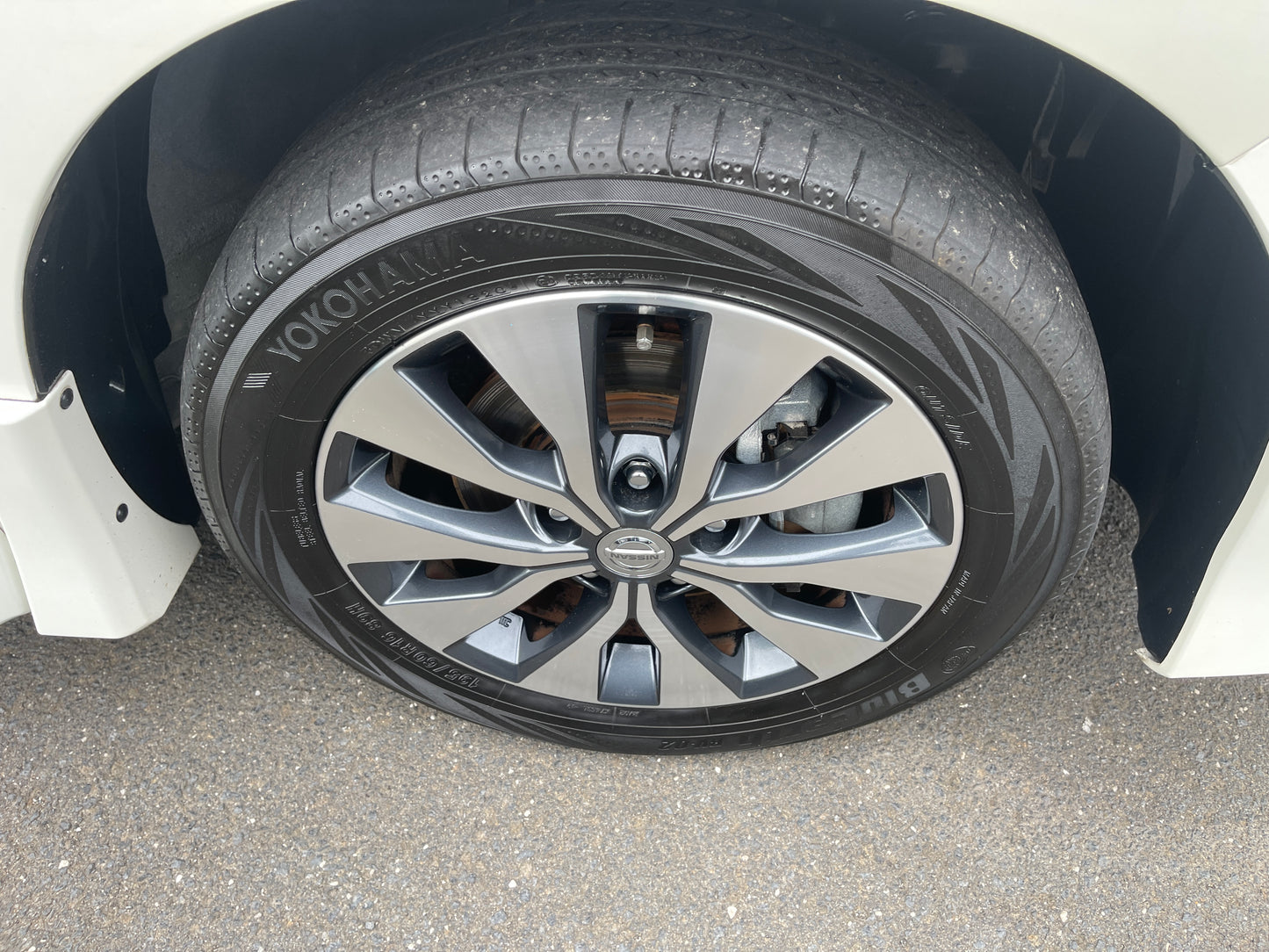 2016 Nissan Serena 2.0L S-Hybrid Highway Star G Edition 8 seats, VIN 6ZZG00GFC27010610 (#0610)