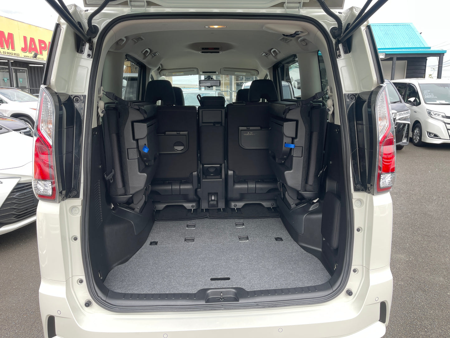 2016 Nissan Serena 2.0L 4WD S-Hybrid Highway Star ProPilot Edition 8 seats, VIN 6ZZG0GFNC27001641 (#1641)