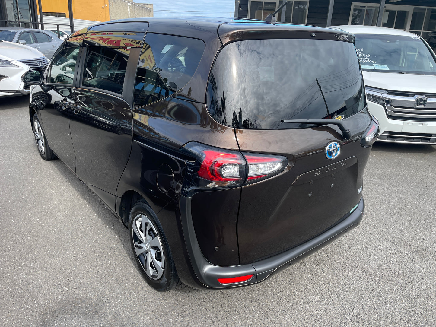 2021 Toyota Sienta Hybrid 1.5 G Cuero Package 7 seater, VIN 6ZZMNHP1707239576 (#9576)