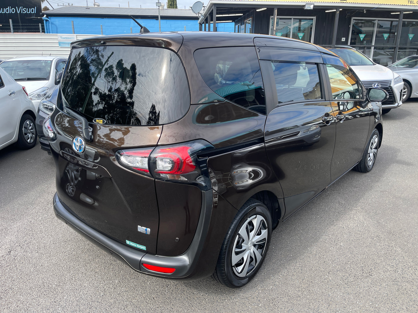 2021 Toyota Sienta Hybrid 1.5 G Cuero Package 7 seater, VIN 6ZZMNHP1707239576 (#9576)