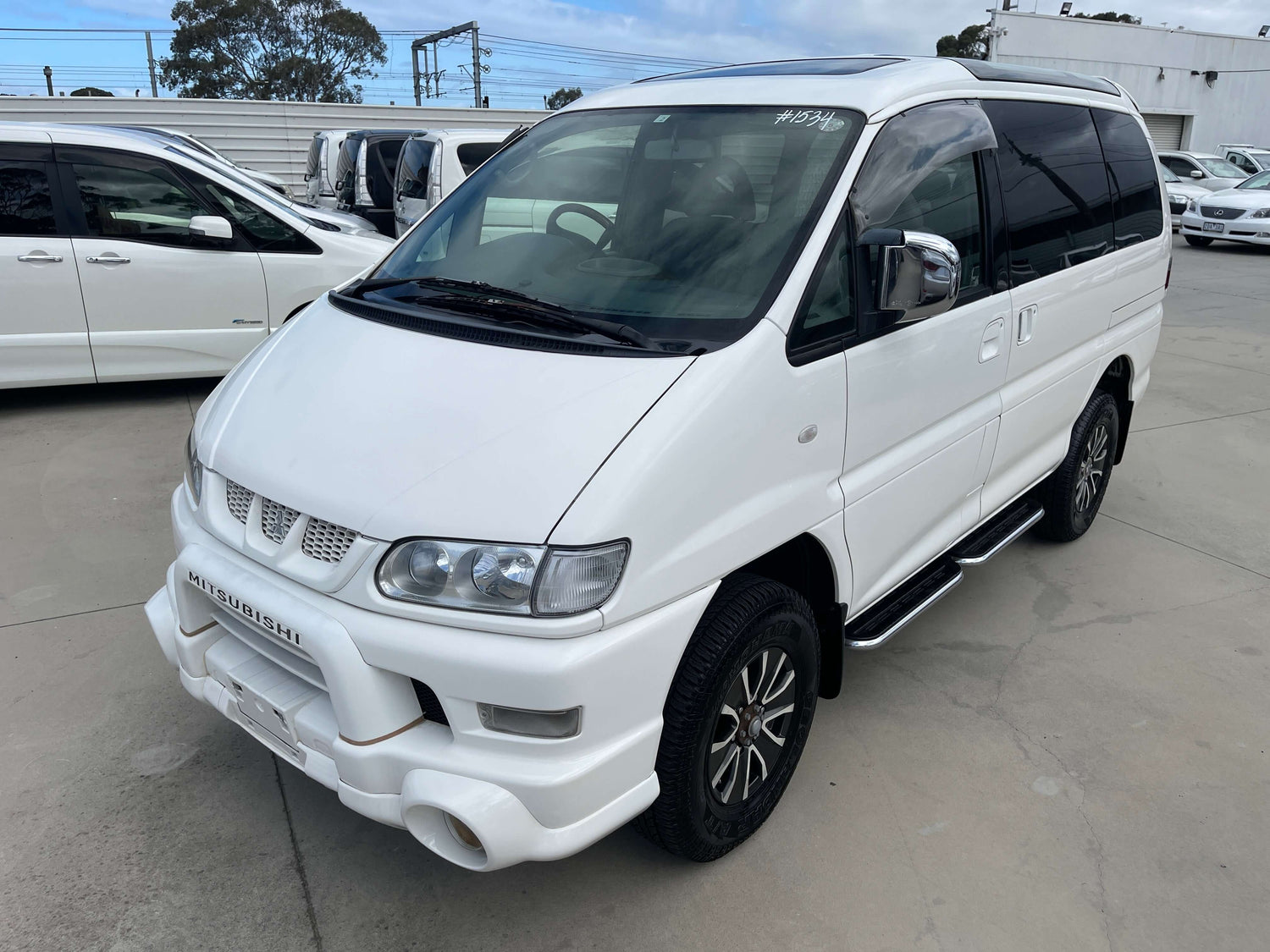 2006 Mitsubishi Delica V6 3.0L 4WD Active Field edition exterior view showcasing design and features