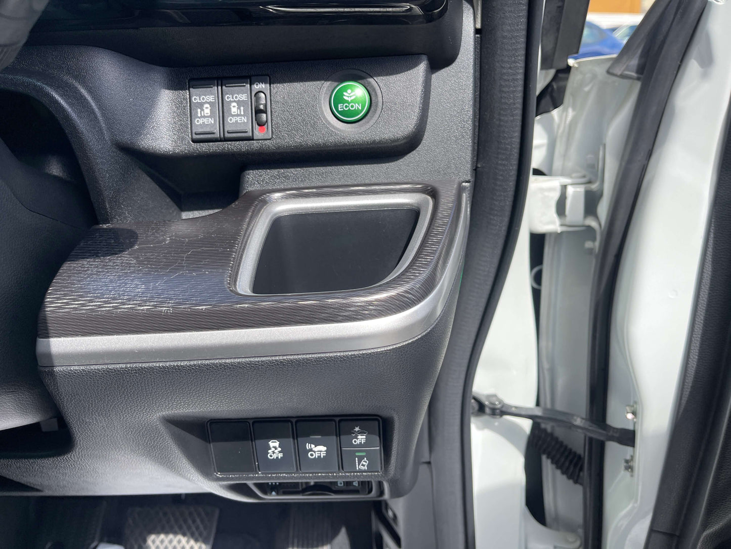 Interior features of 2018 Honda Stepwgn 2.0 Spada Hybrid G including control buttons and eco mode.