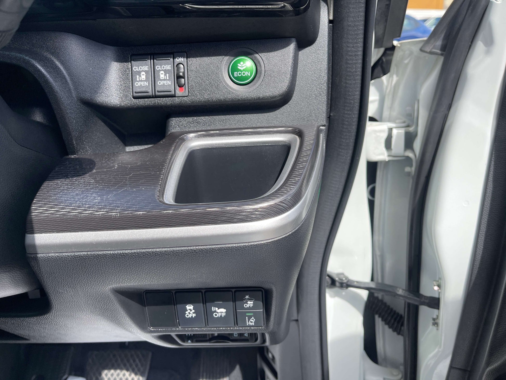 Interior features of 2018 Honda Stepwgn 2.0 Spada Hybrid G including control buttons and eco mode.