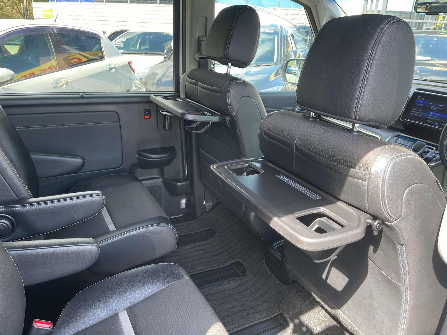 Interior view of the 2018 Honda Stepwgn 2.0 Spada Hybrid featuring spacious seating and foldable tables.