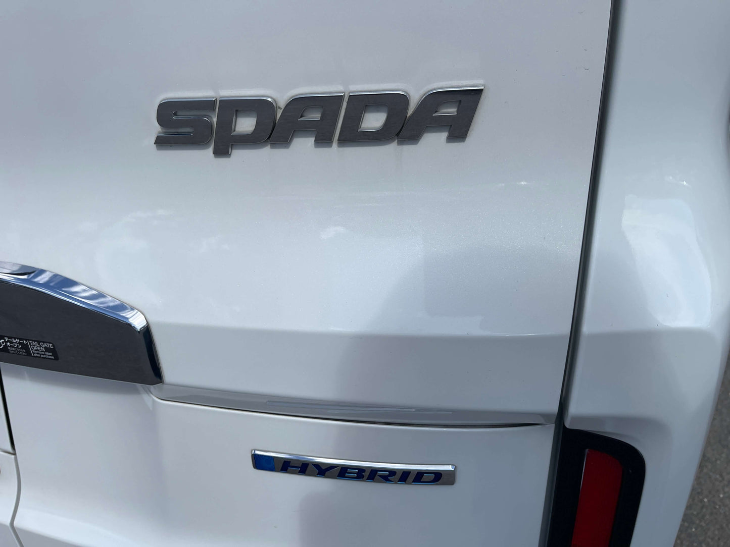 Close-up of 2018 Honda Stepwgn 2.0 Spada Hybrid rear badge showcasing 'SPADA' and 'HYBRID' emblems.