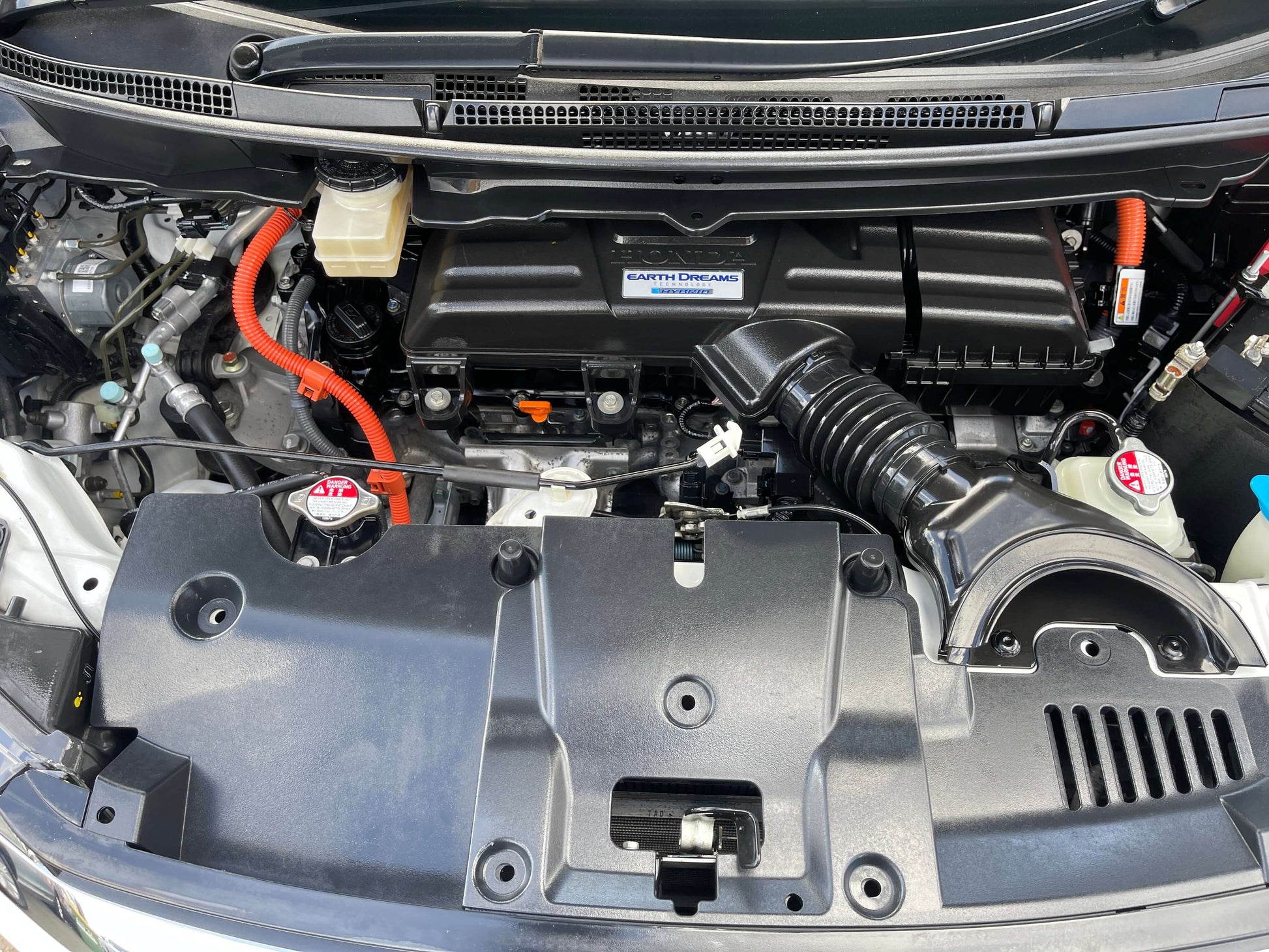 2018 Honda Stepwgn 2.0 Spada Hybrid engine compartment with battery and hybrid components, VIN 6ZZJ000RP51074098.
