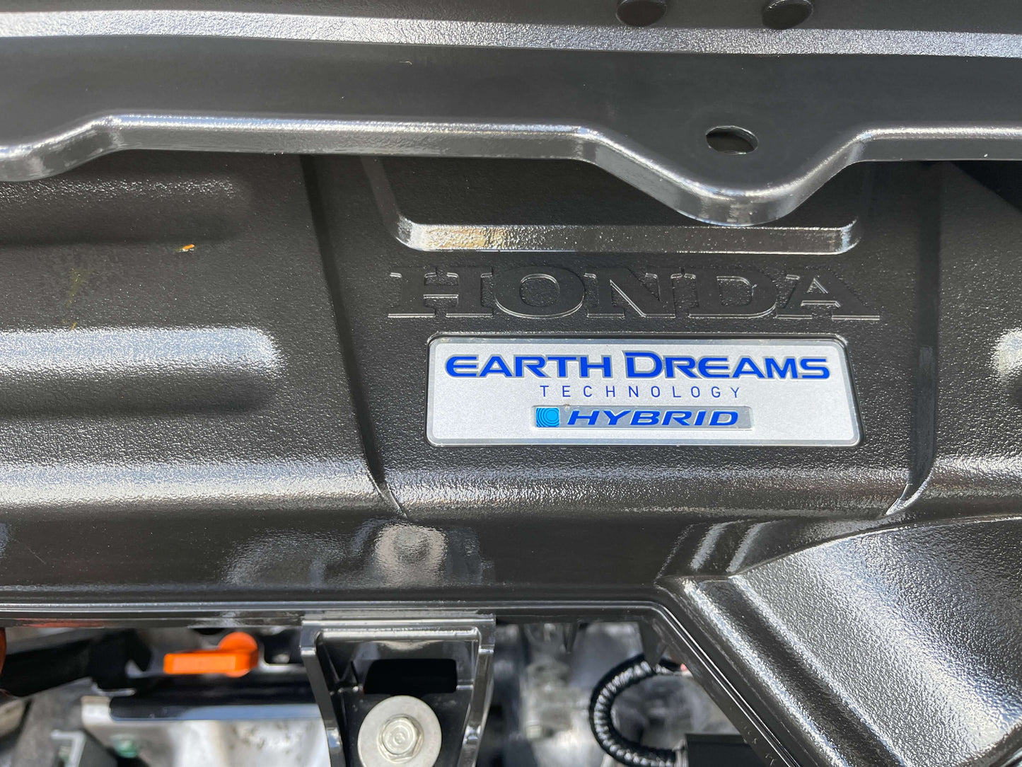 2018 Honda Stepwgn 2.0 Spada Hybrid Close-up of Honda Earth Dreams Technology Hybrid engine badge on a vehicle.