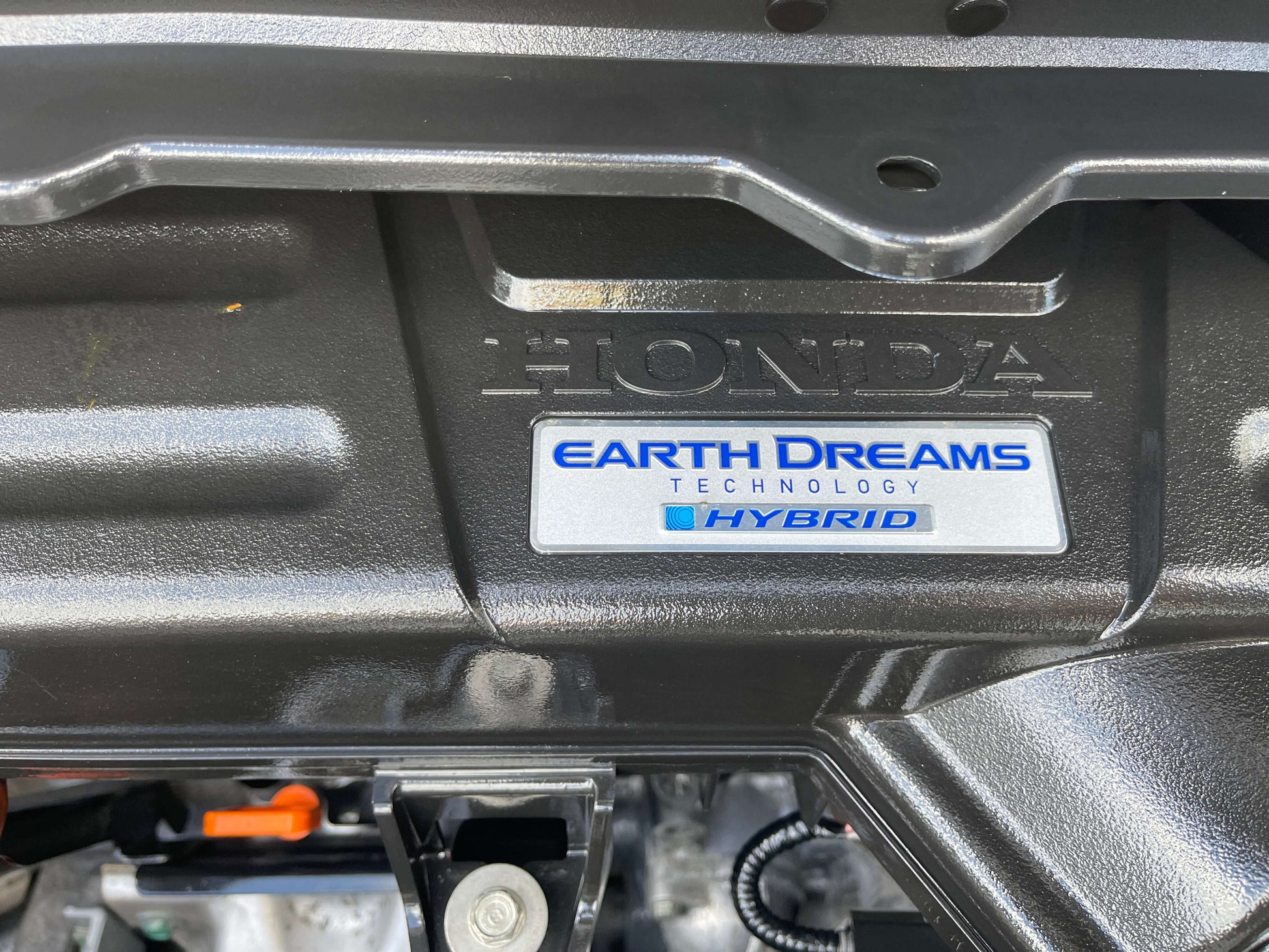 2018 Honda Stepwgn 2.0 Spada Hybrid Close-up of Honda Earth Dreams Technology Hybrid engine badge on a vehicle.