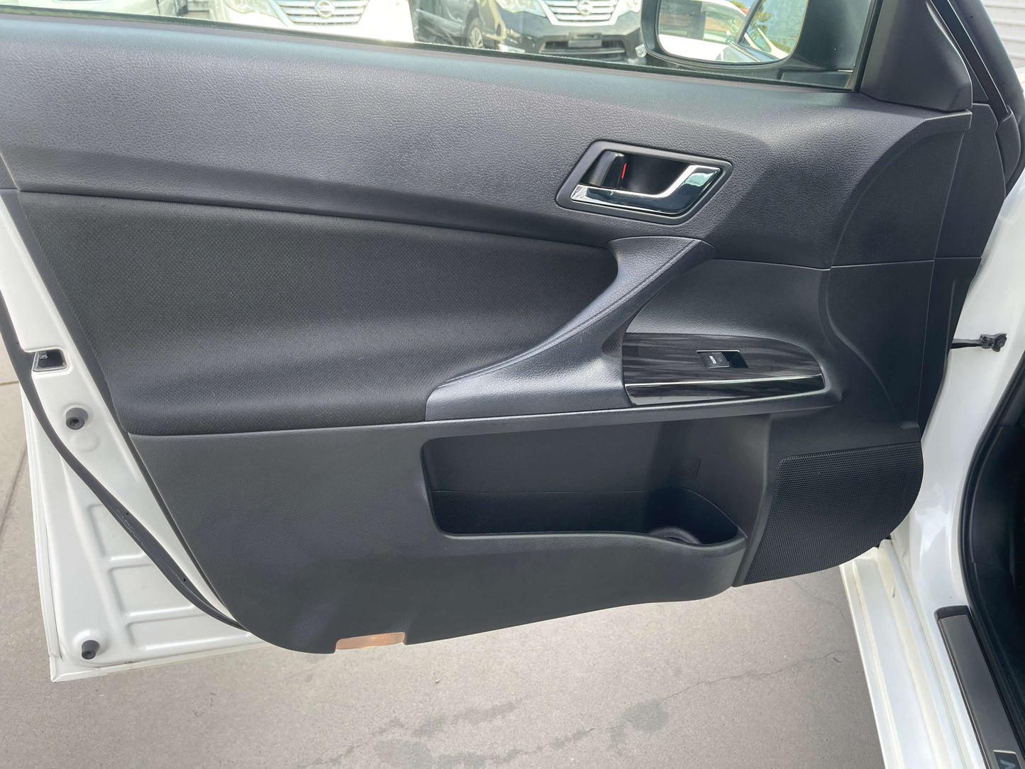 Interior image of the 2011 Toyota Mark X V6 3.5L 350S Sport Sedan door showing sleek design and modern features.