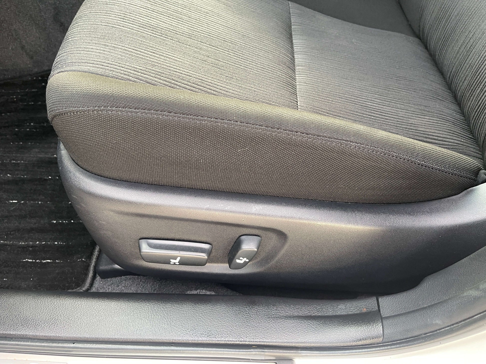 Adjustable seat controls for the 2011 Toyota Mark X V6 3.5L 350S Sport Sedan providing comfort and luxury.