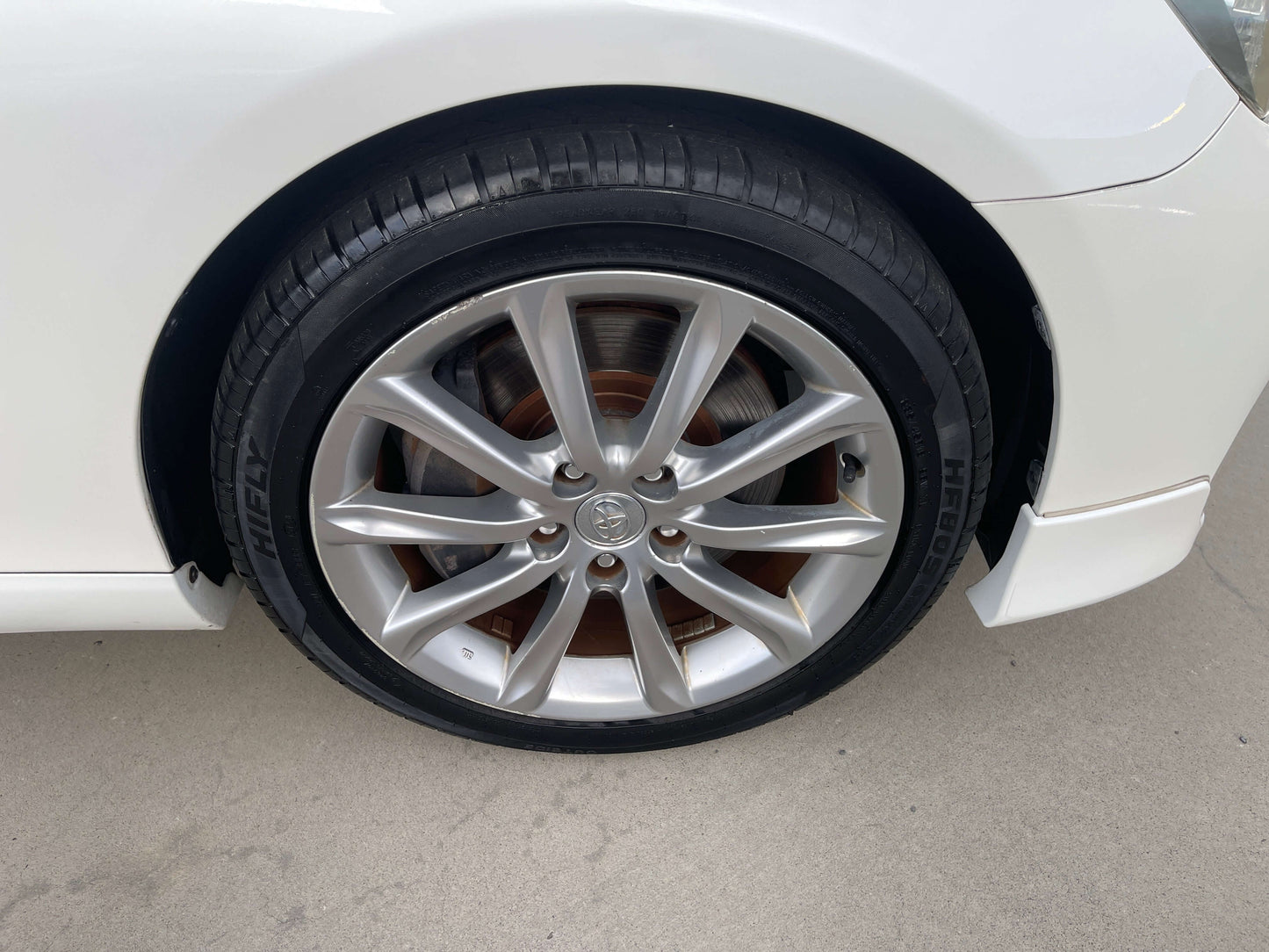 2011 Toyota Mark X V6 3.5L 350S Sport Sedan wheel and tire detail showcasing sporty design and premium performance.