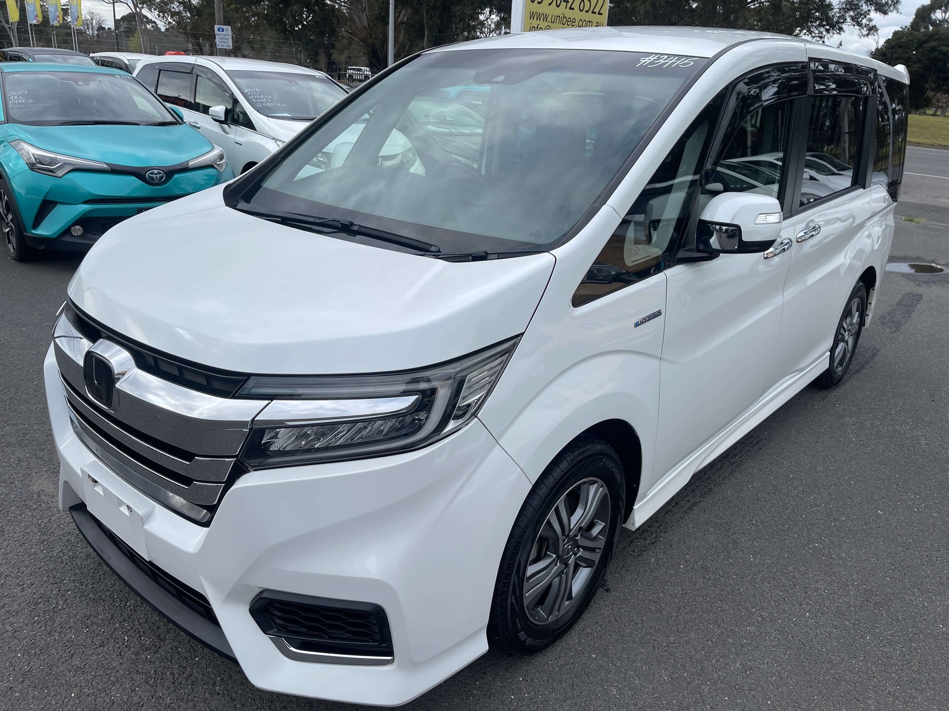 2018 Honda Honda Stepwgn 2.0 Spada Hybrid G Honda Sensing white MPV parked in a dealership with modern design.
