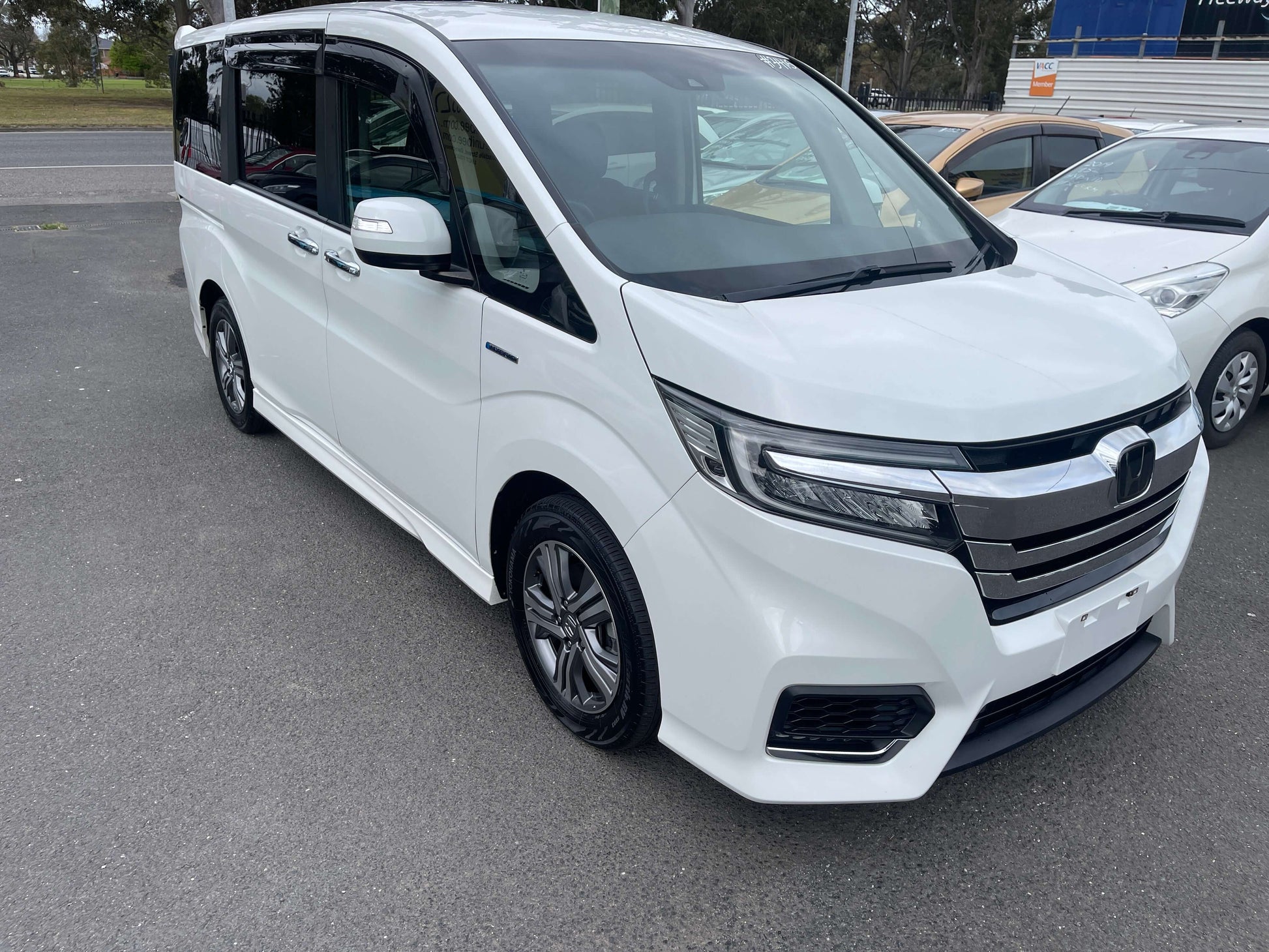 2018 Honda Honda Stepwgn 2.0 Spada Hybrid G Honda Sensing in white parked outdoors