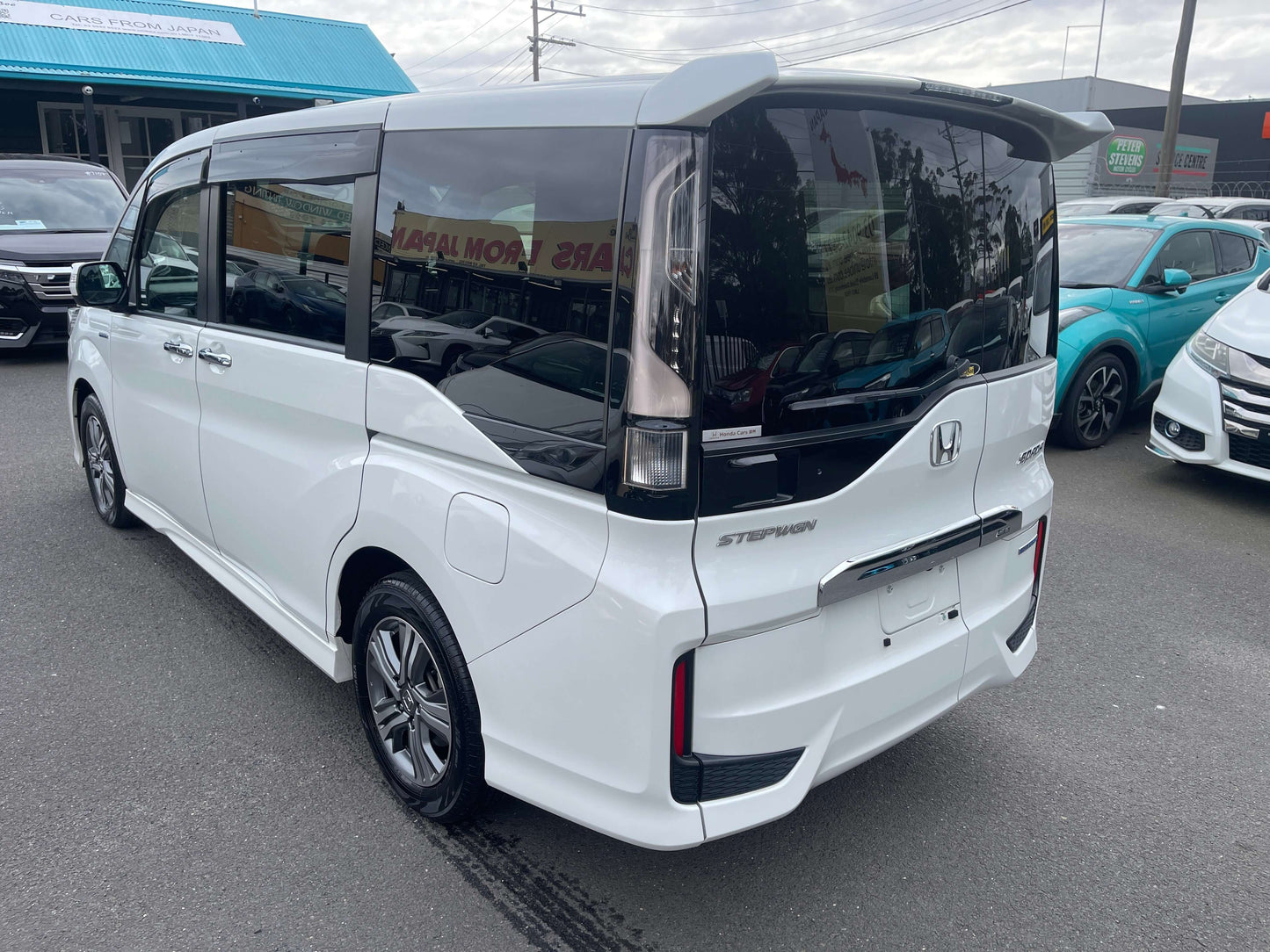 2018 Honda Honda Stepwgn 2.0 Spada Hybrid G Honda Sensing white rear view exterior in a parking lot