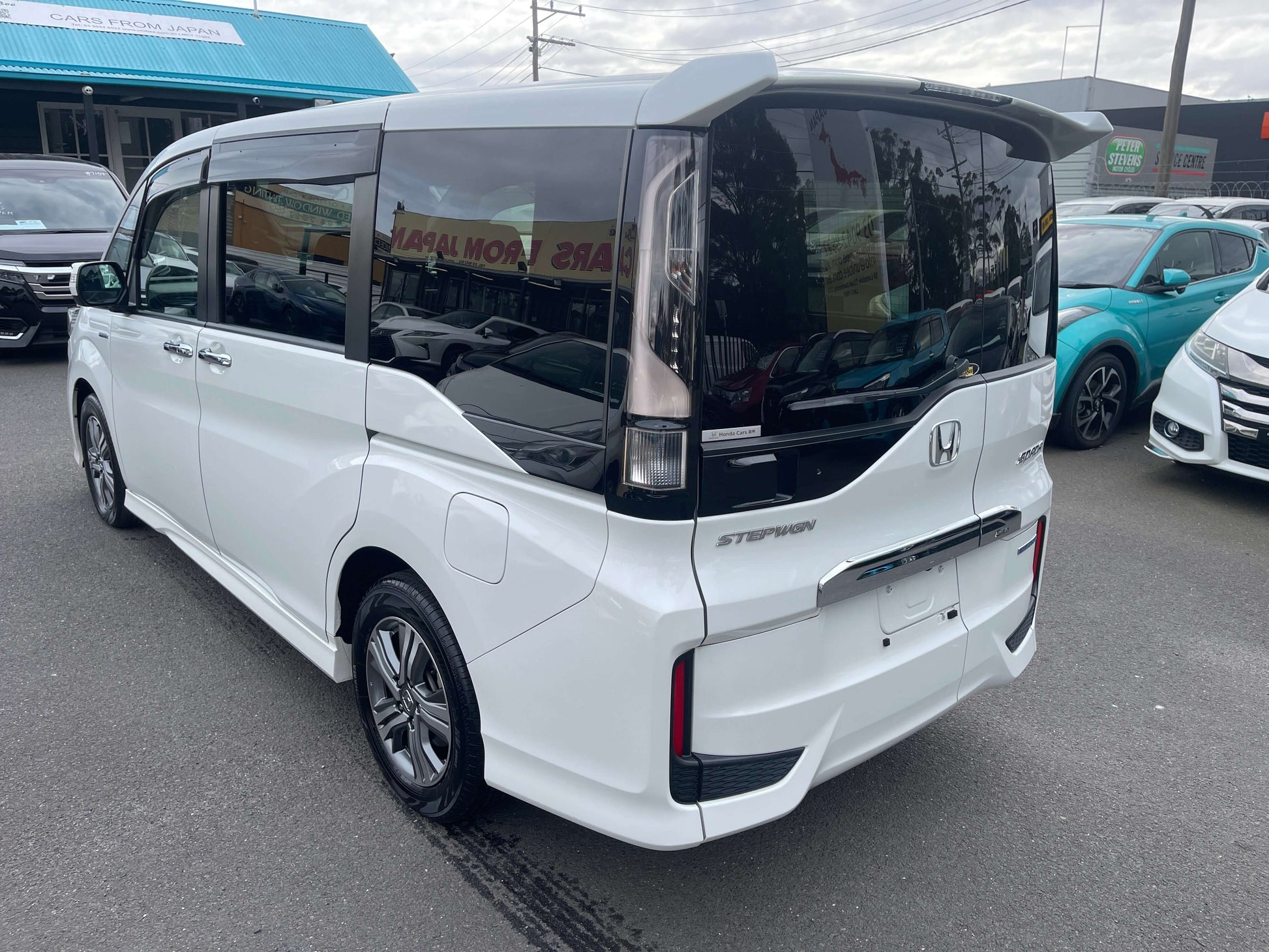 2018 Honda Honda Stepwgn 2.0 Spada Hybrid G Honda Sensing white rear view exterior in a parking lot