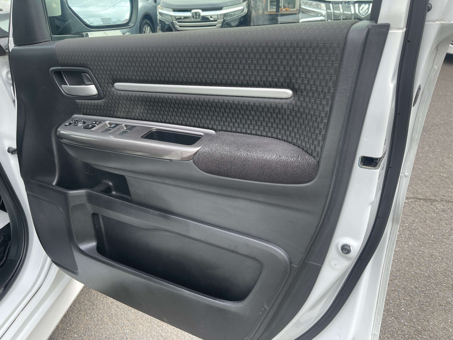 2018 Honda Honda Stepwgn 2.0 Spada Hybrid G Honda Sensing interior door panel featuring controls and spacious design.