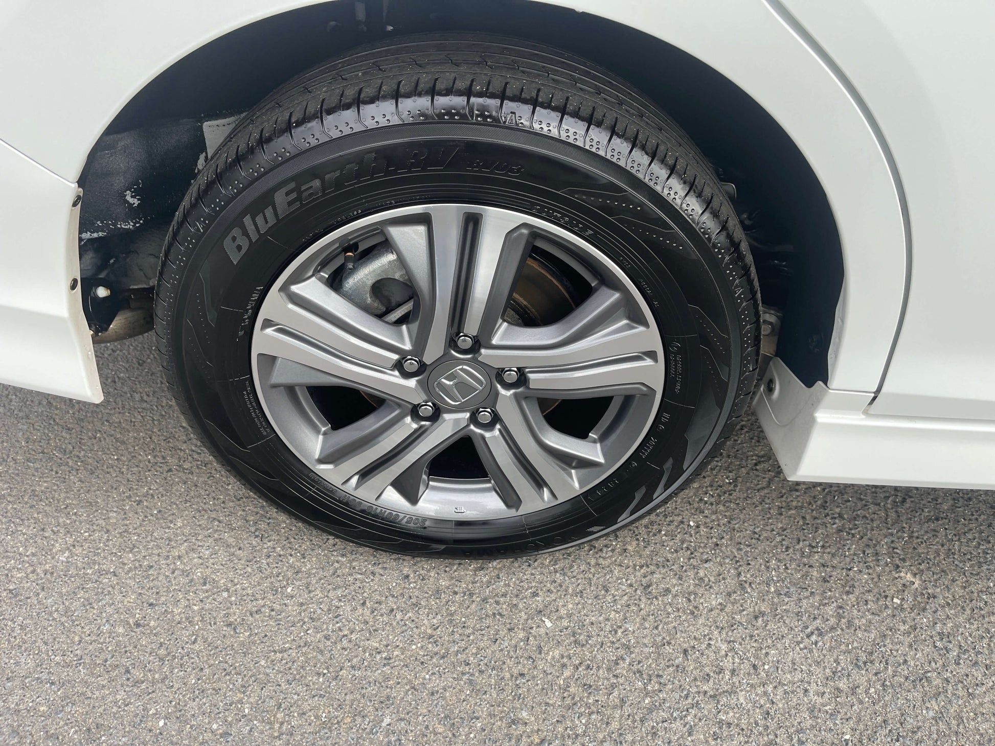 2018 Honda Honda Stepwgn 2.0 Spada Hybrid G Honda Sensing wheel and tire, showcasing alloy design and tread.