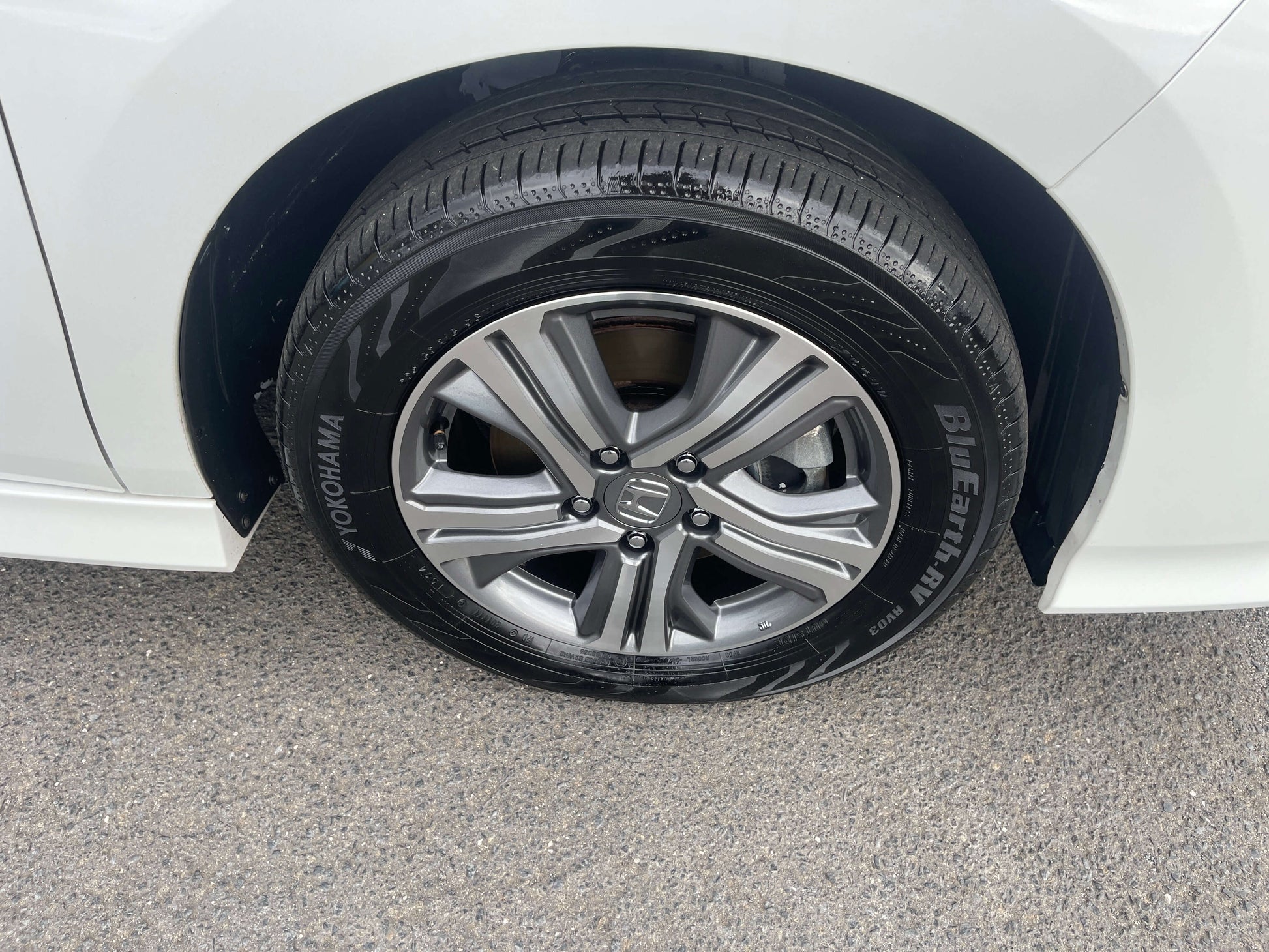 2018 Honda Honda Stepwgn 2.0 Spada Hybrid G Honda Sensing alloy wheel close-up with Yokohama tire