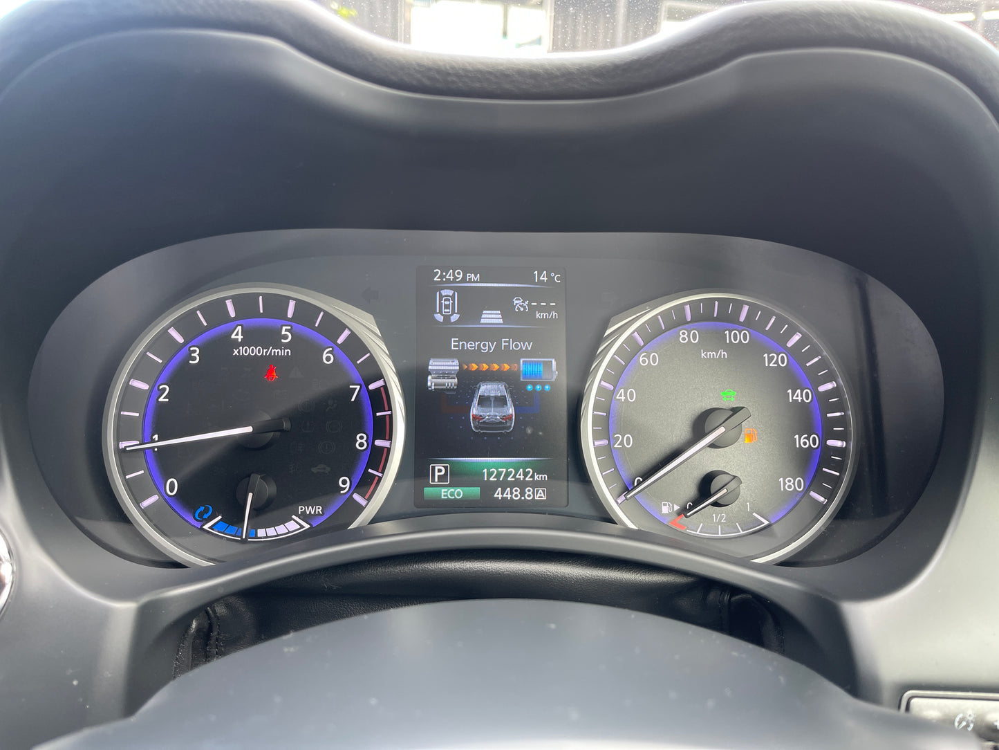 2016 Nissan Skyline V6 3.5L Hybrid dashboard displaying energy flow and mileage of 127212 km.
