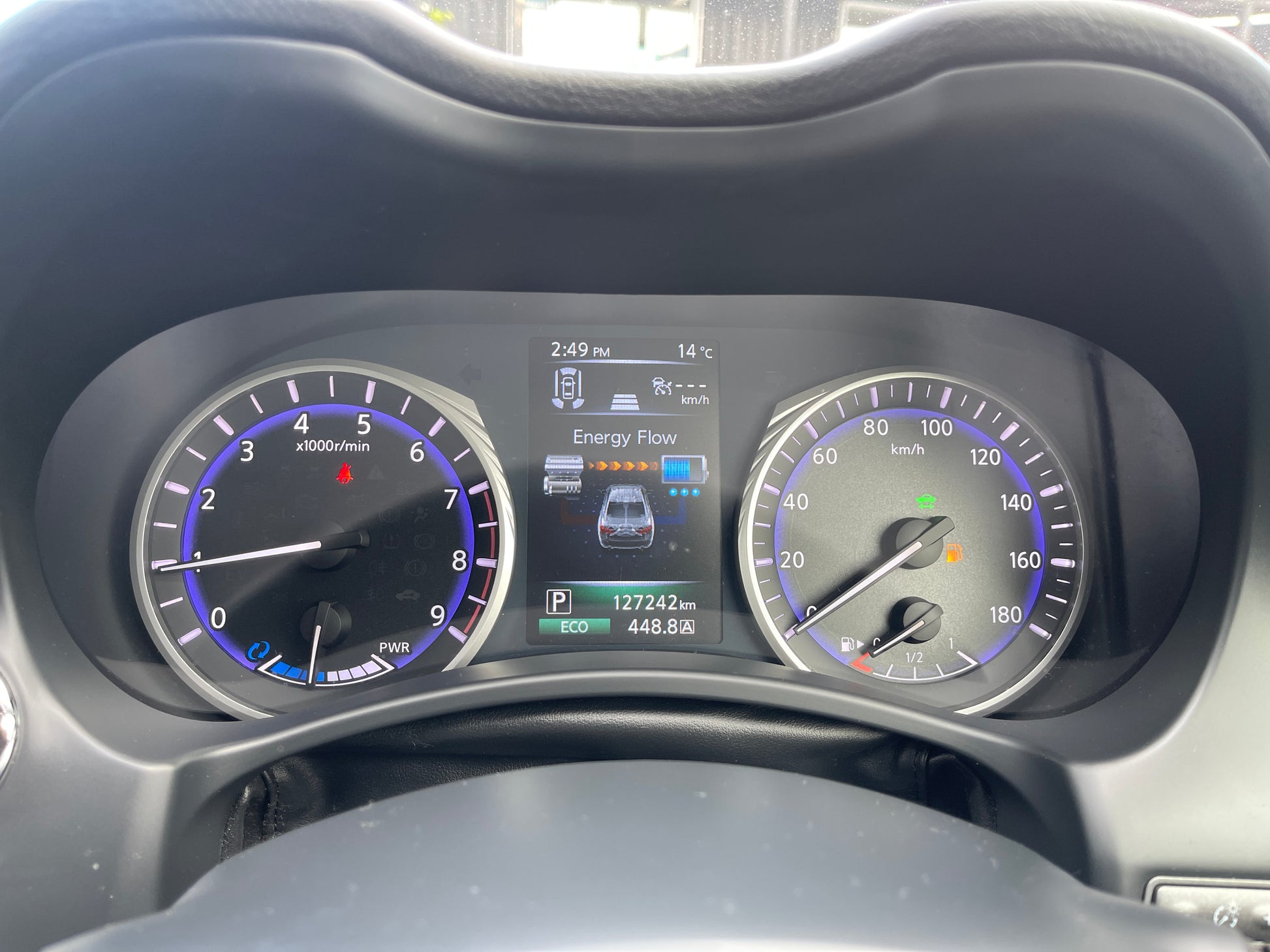 2016 Nissan Skyline V6 3.5L Hybrid dashboard displaying energy flow and mileage of 127212 km.