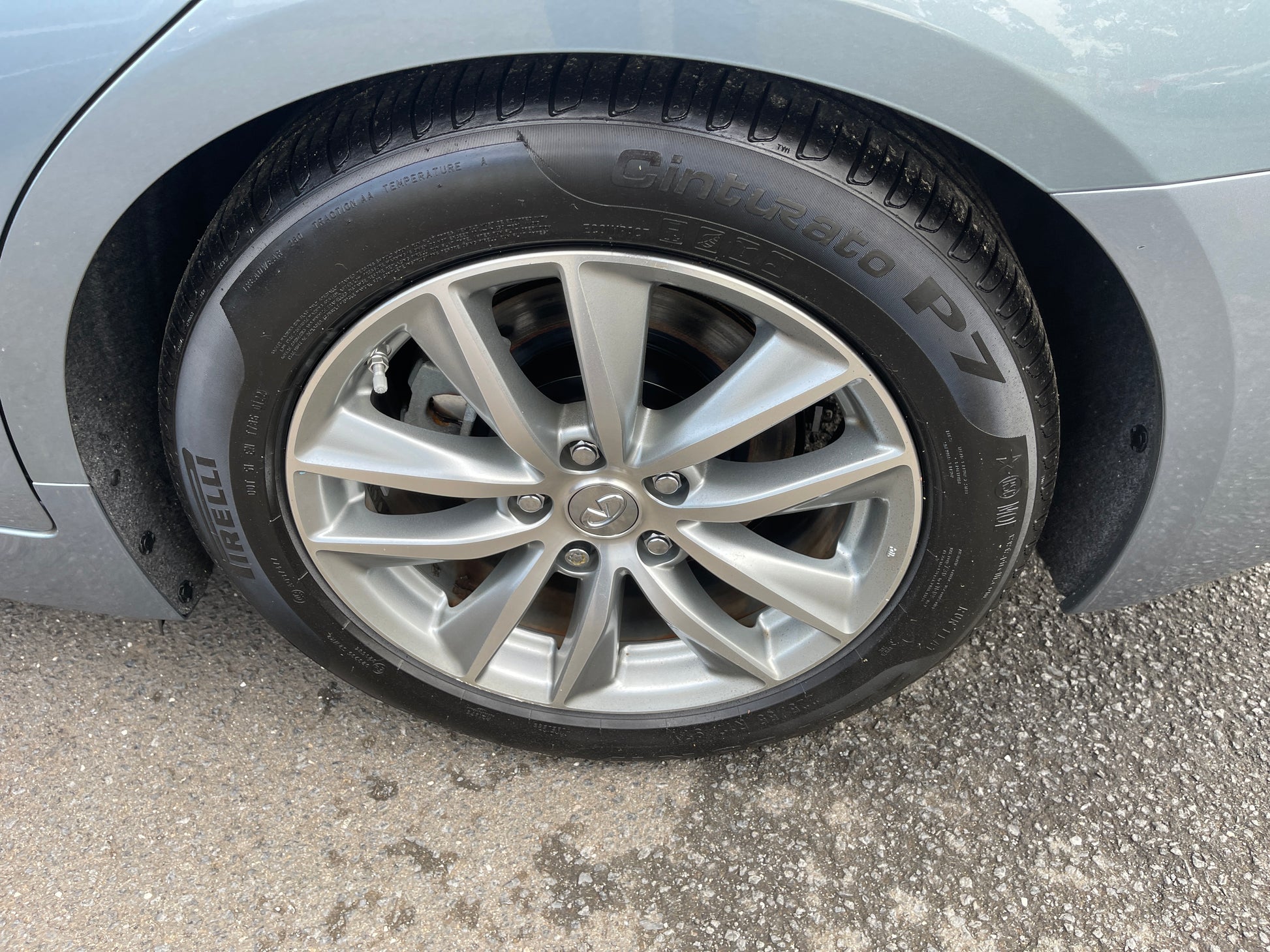 2016 Nissan Skyline V6 3.5L Hybrid tire and alloy wheel close-up, showing intricate design and quality.