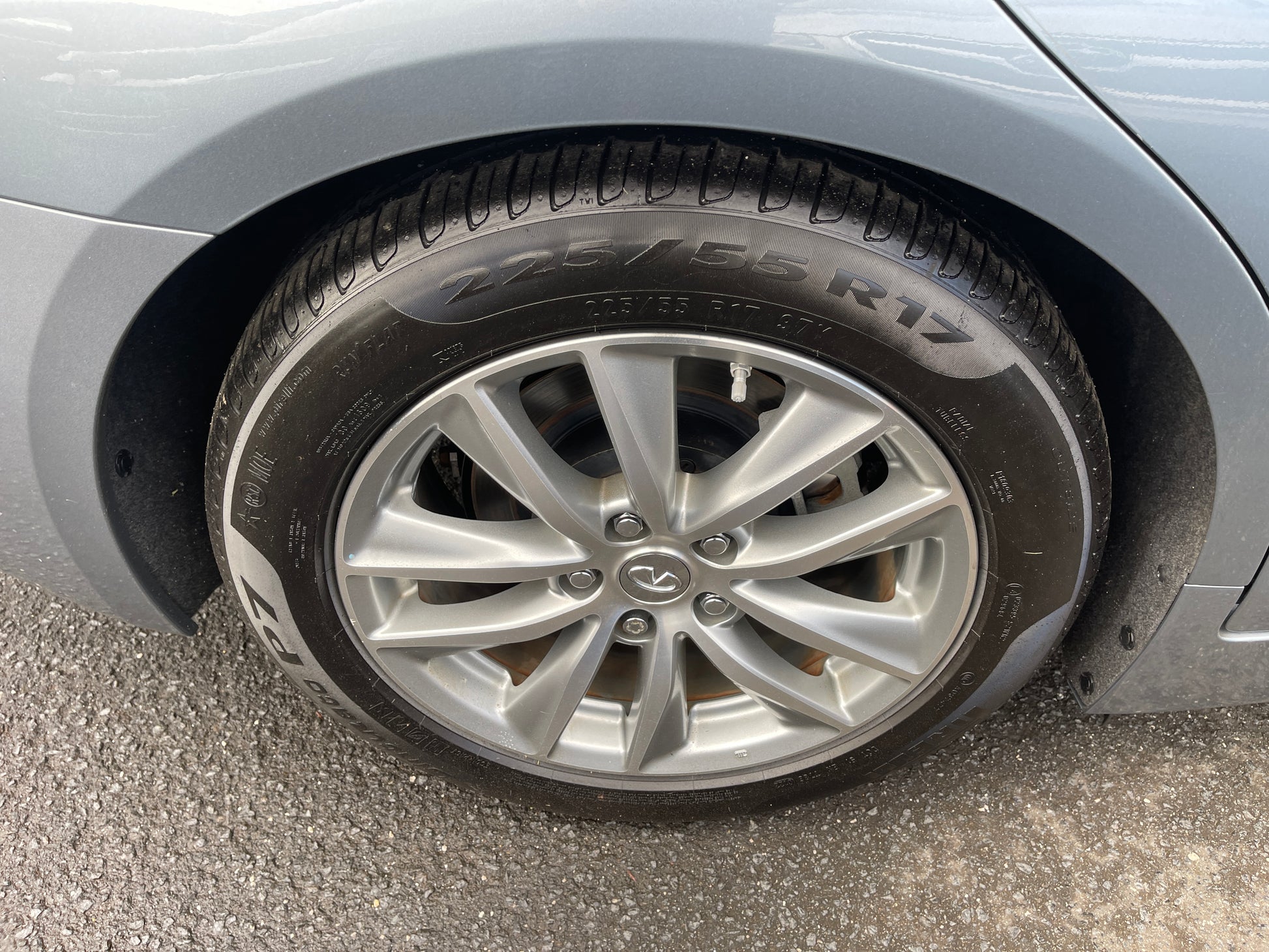 Close-up view of the wheel and tire on a 2016 Nissan Skyline V6 3.5L Hybrid, showcasing alloy rims and tire specifications.