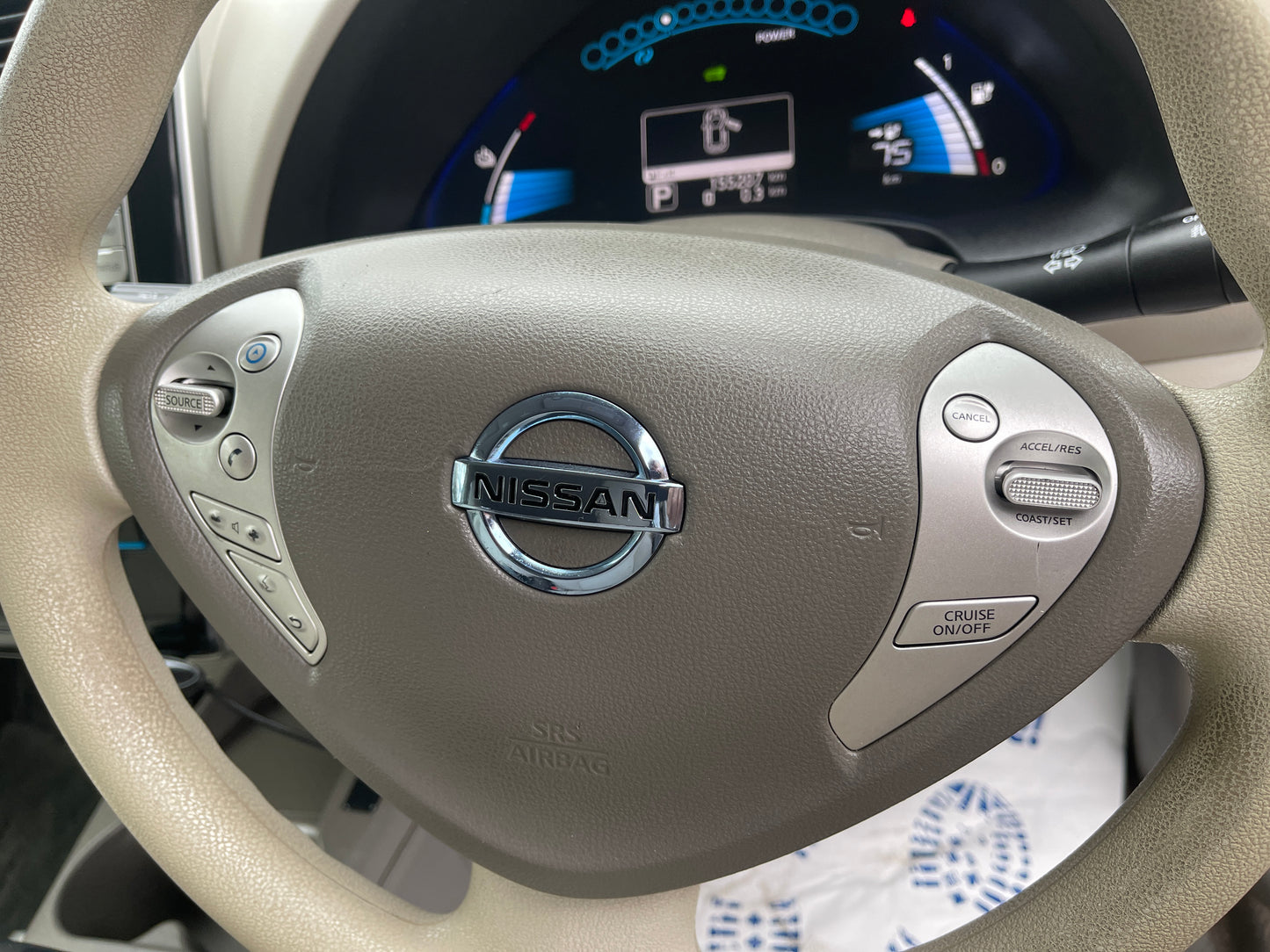 2013 Nissan Leaf 24kW G-Edition Full Electric steering wheel with controls and dashboard display