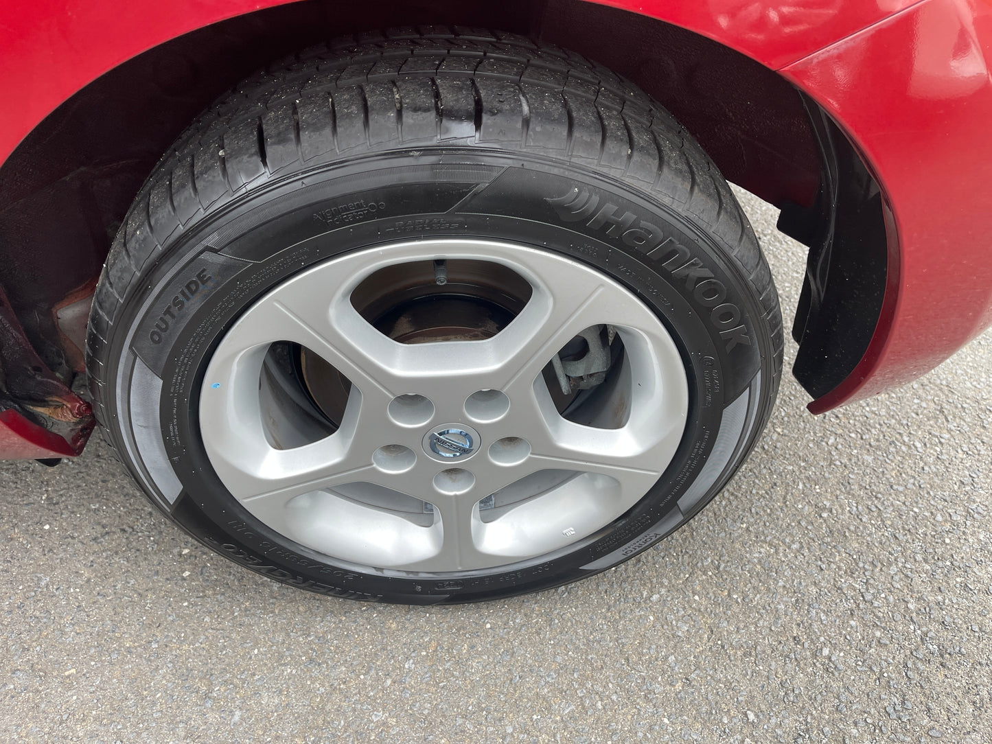 Close-up of the alloy wheel of a 2013 Nissan Leaf 24kW G-Edition Full Electric showcasing tire tread detail.