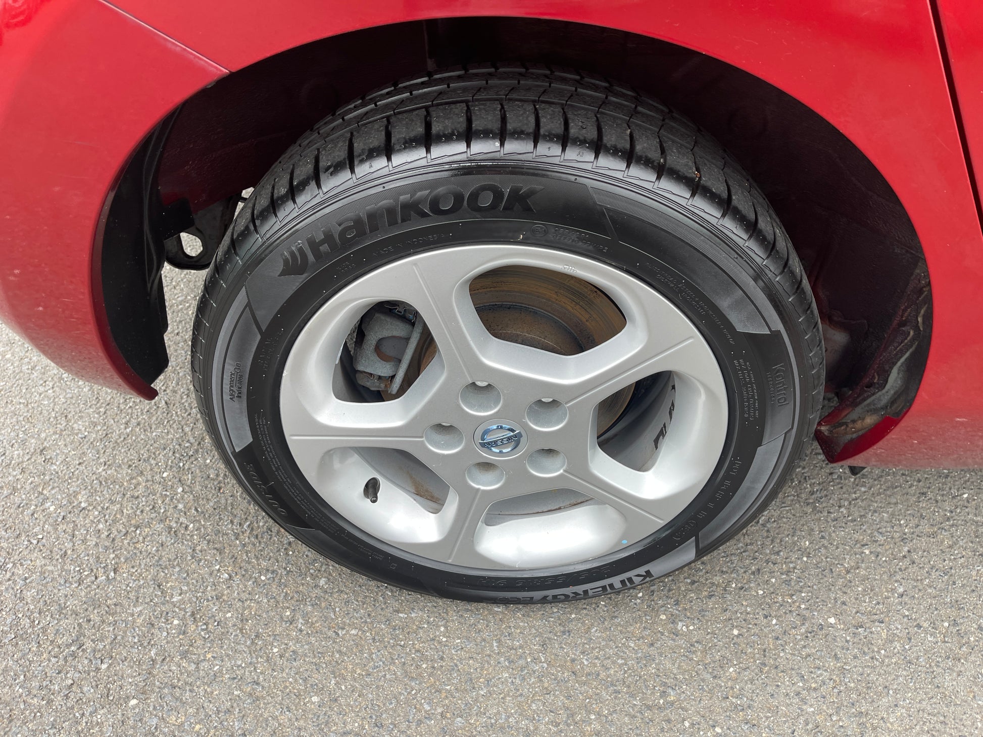 2013 Nissan Leaf 24kW G-Edition Full Electric with Hankook tires and alloy wheels