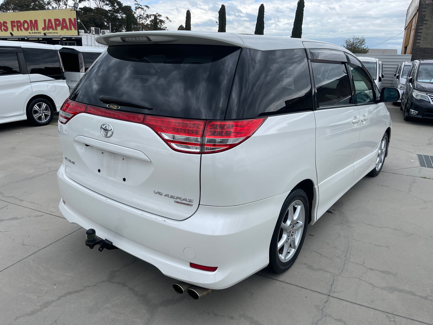 2006 Toyota Estima Aeras V6 3.5L rear view in white with fresh trade-in status and seven seating capacity