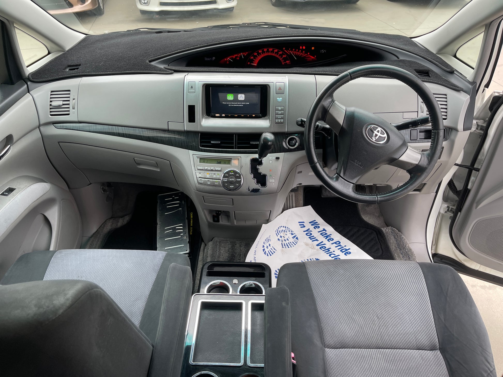 Interior view of a 2006 Toyota Estima Aeras V6 3.5L showing dashboard and seating arrangement.