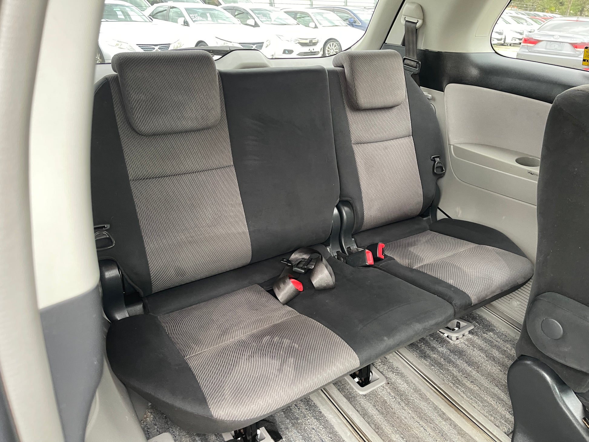 Interior view of the back seats in a 2006 Toyota Estima Aeras V6 3.5L, showcasing spacious 7-seater design.