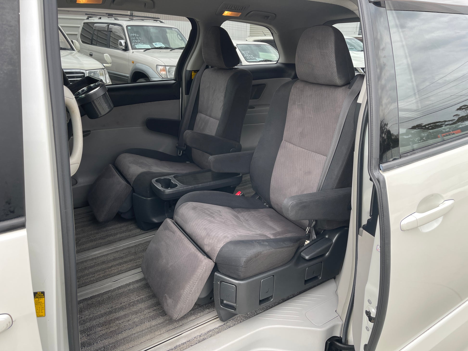 Interior view of 2006 Toyota Estima Aeras V6 3.5L showing spacious seating and armrests for comfort.