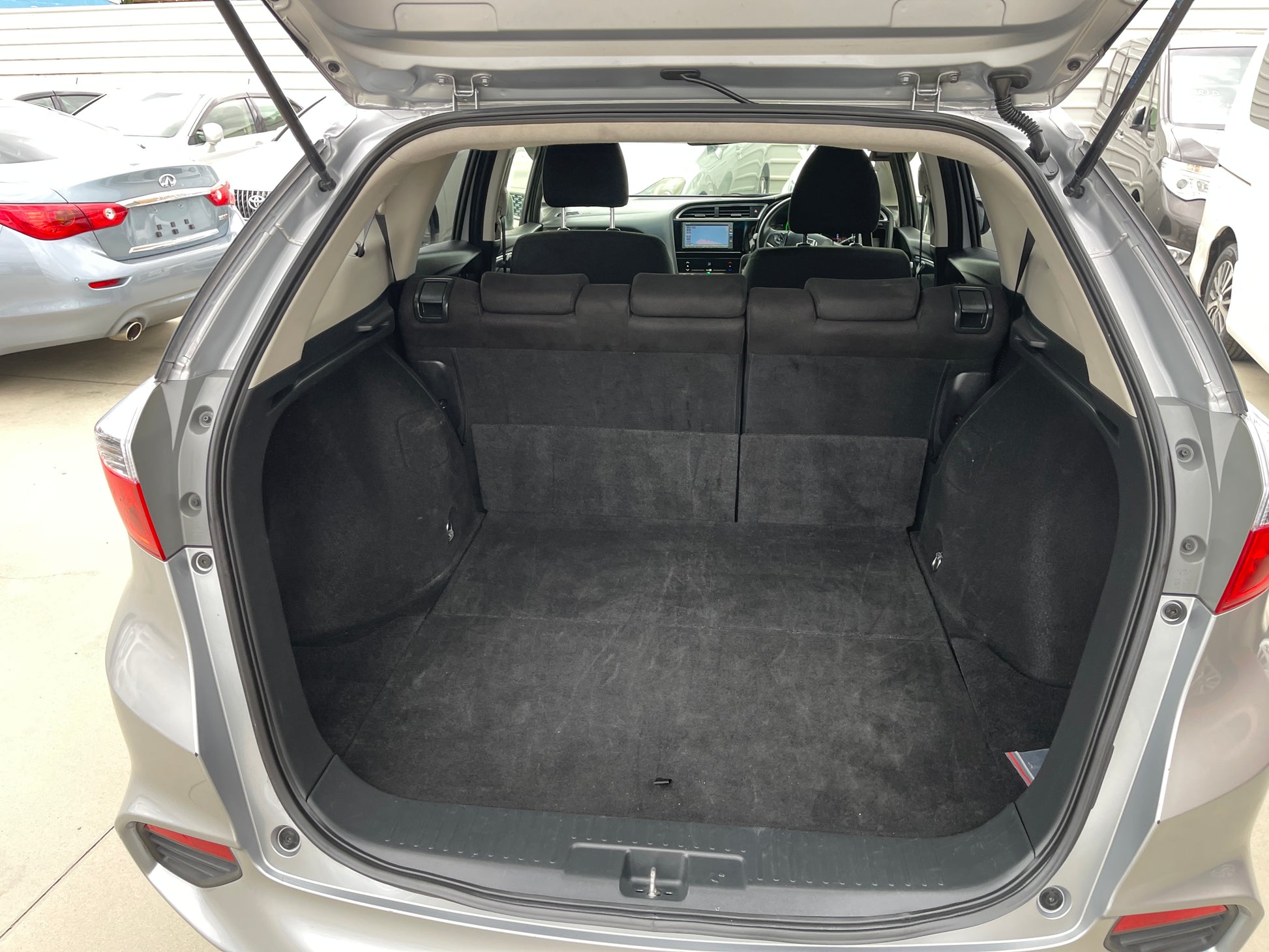 2018 Honda Shuttle 1.5 Hybrid spacious trunk area with black upholstery and Magic Seats features