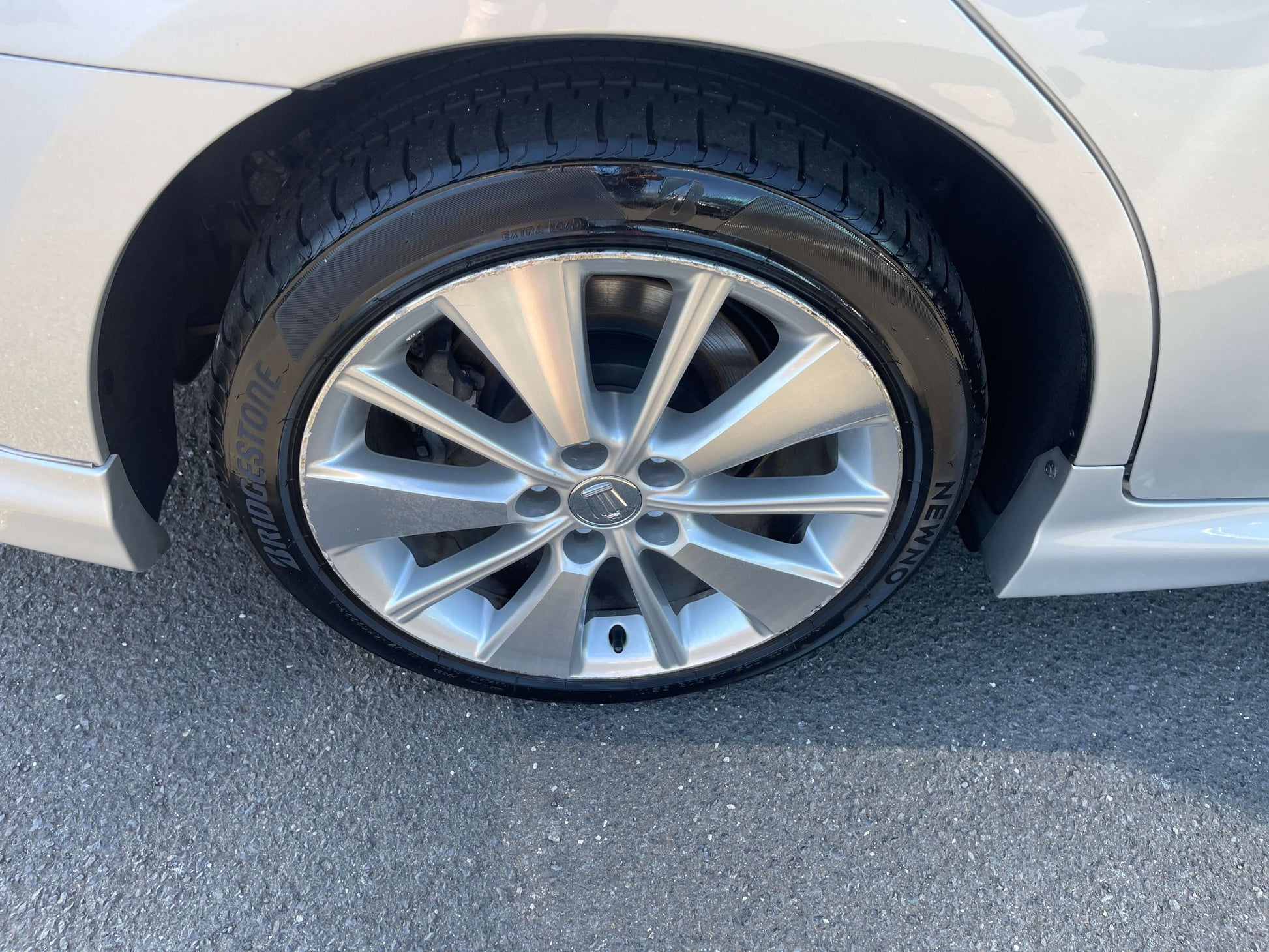 2009 Toyota Crown V6 3.5L Hybrid Luxury Sedan wheel and tire close-up, showcasing alloy design and tire detail.