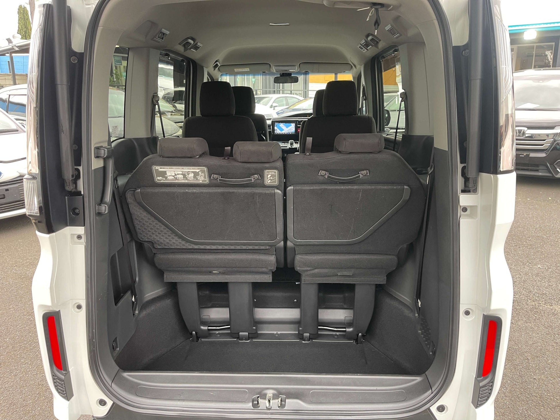 Interior view of the 2018 Honda Honda Stepwgn 2.0 Spada Hybrid showcasing seating arrangement.