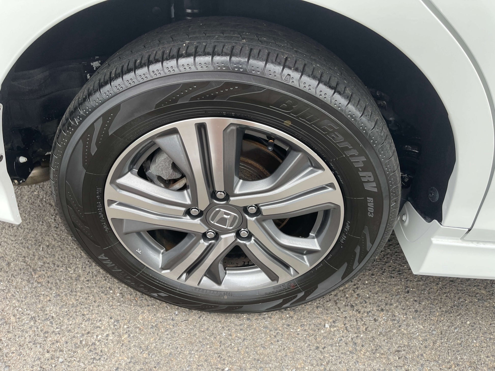 2018 Honda Honda Stepwgn 2.0 Spada Hybrid wheel close-up showing alloy rim and tire detail