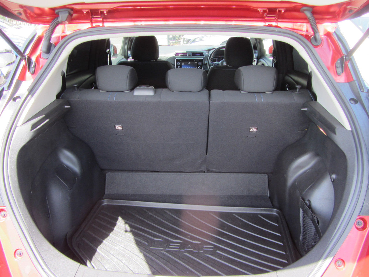 2019 Nissan Leaf 40kW G-Edition Full Electric Full Option, VIN 6ZZK0000ZE1033002 (#3002)